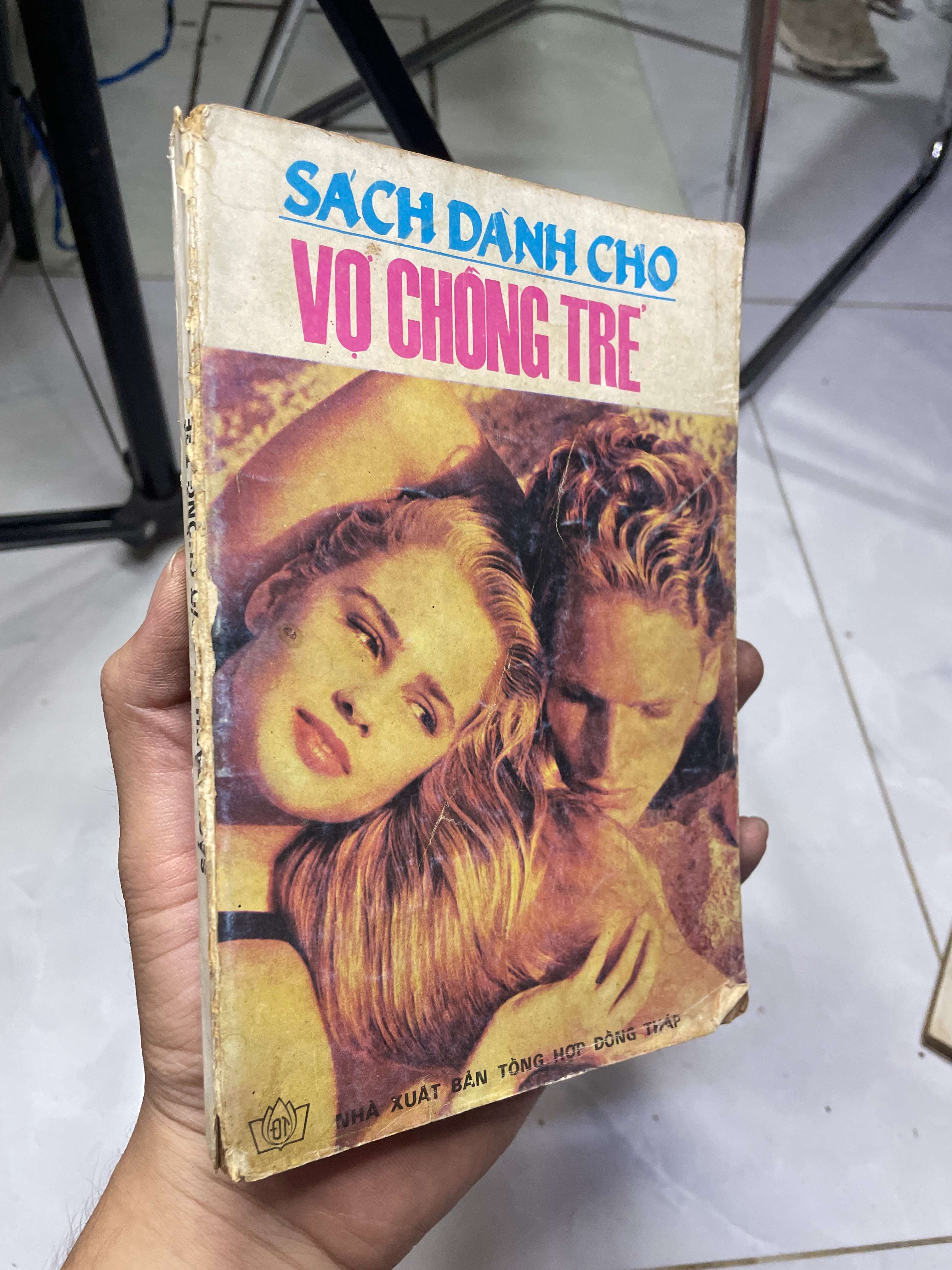 SÁCH DÀNH CHO VỢ CHỒNG TRẺ 1990 70% rách nhẹ bìa sau (Sách tâm lý học - giới tính) HLSC