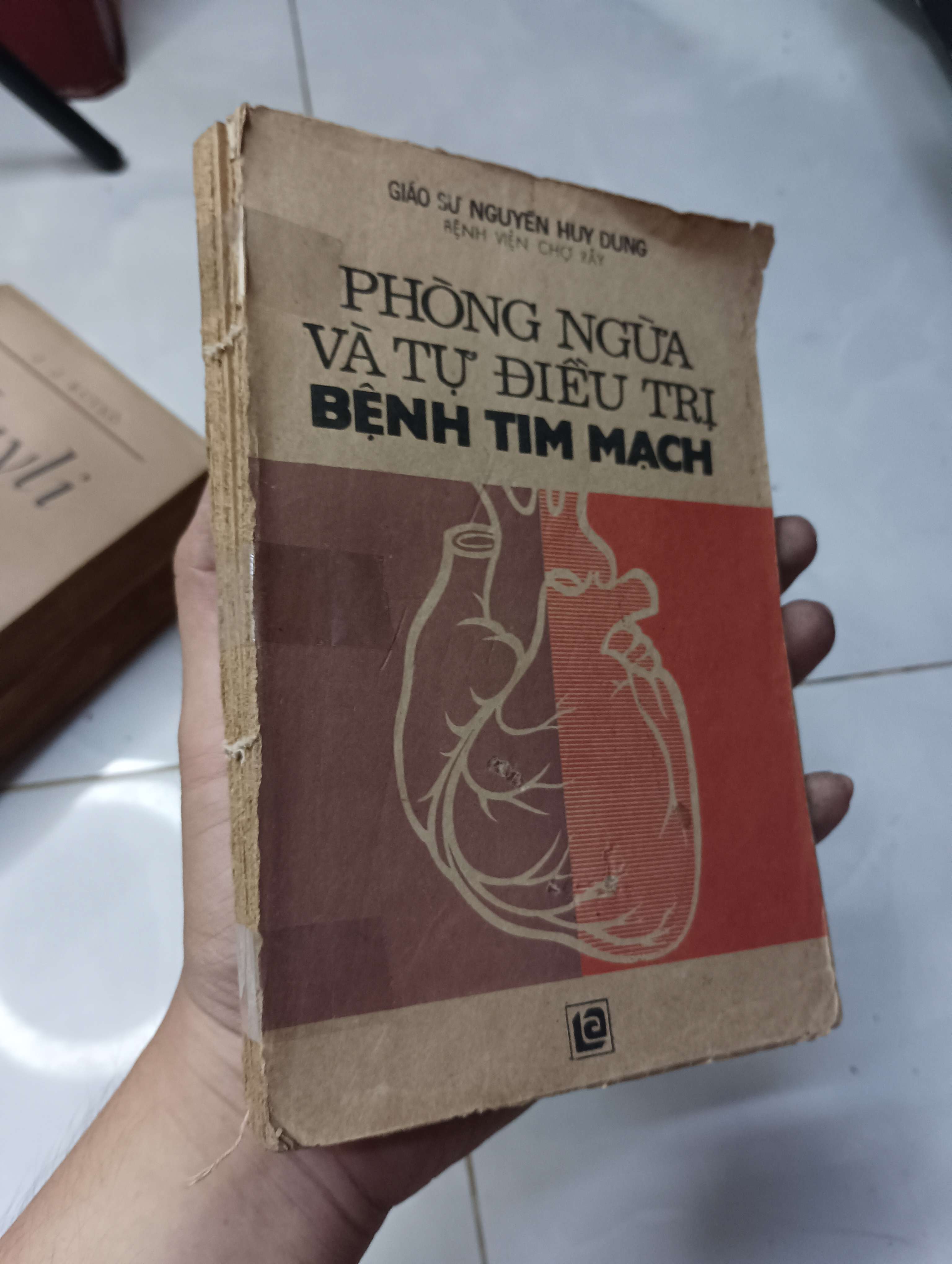 Phòng ngừa và tự điều trị bệnh tim mạch - Giáo sư Nguyễn Huy Dung 1988 70% ố bung gáy (Sách Y học - Sức khỏe - Thể thao) HLSC