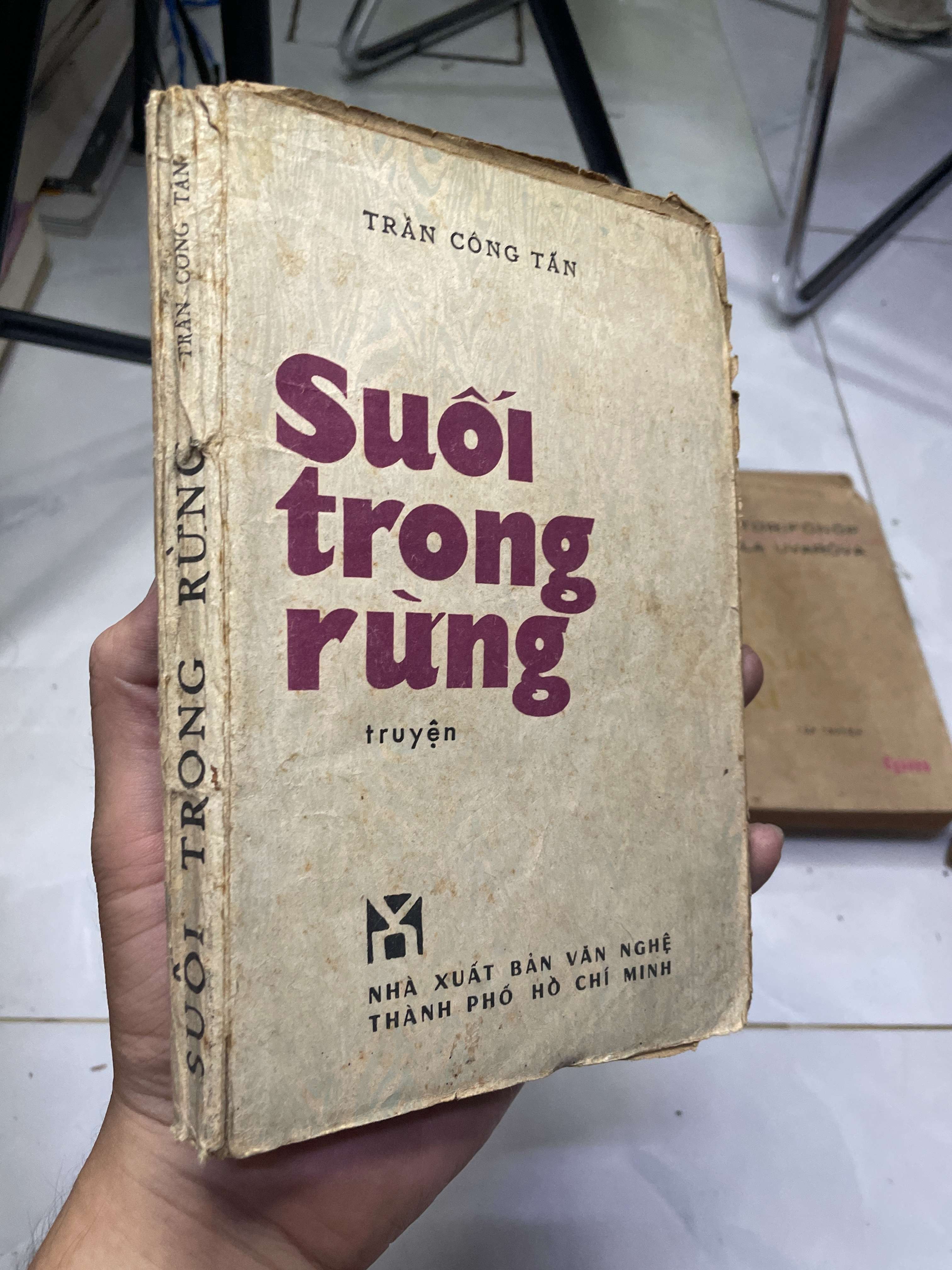 Suối trong rừng - TRẦN CÔNG TẤN 1981 70% (Truyện Ngắn) HLSC