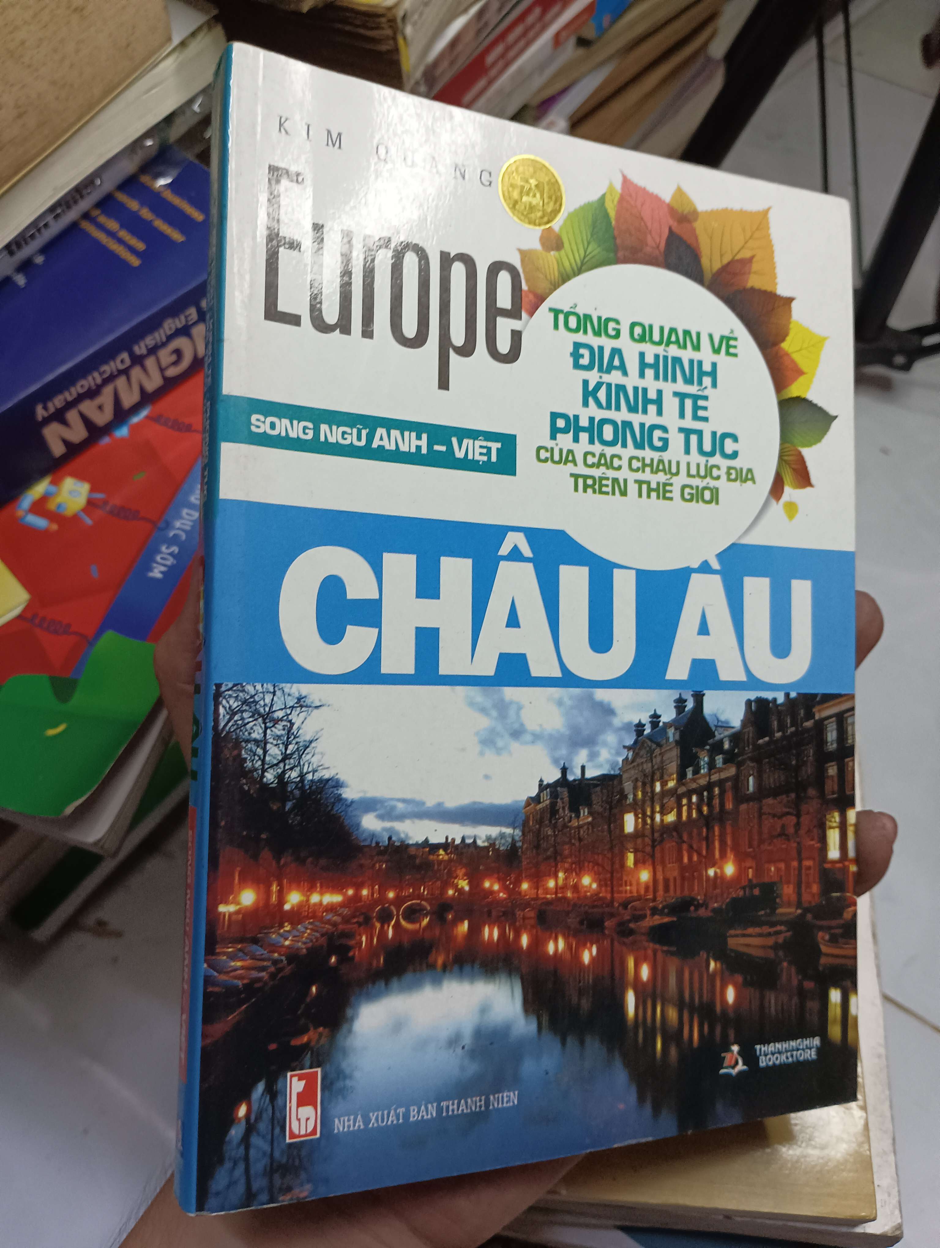 Châu Âu - Tổng quan về địa hình, kinh tế, phong tục của các châu lục địa trên thế giới 2013 80% (Sách kiến thức tổng hợp) HLSC