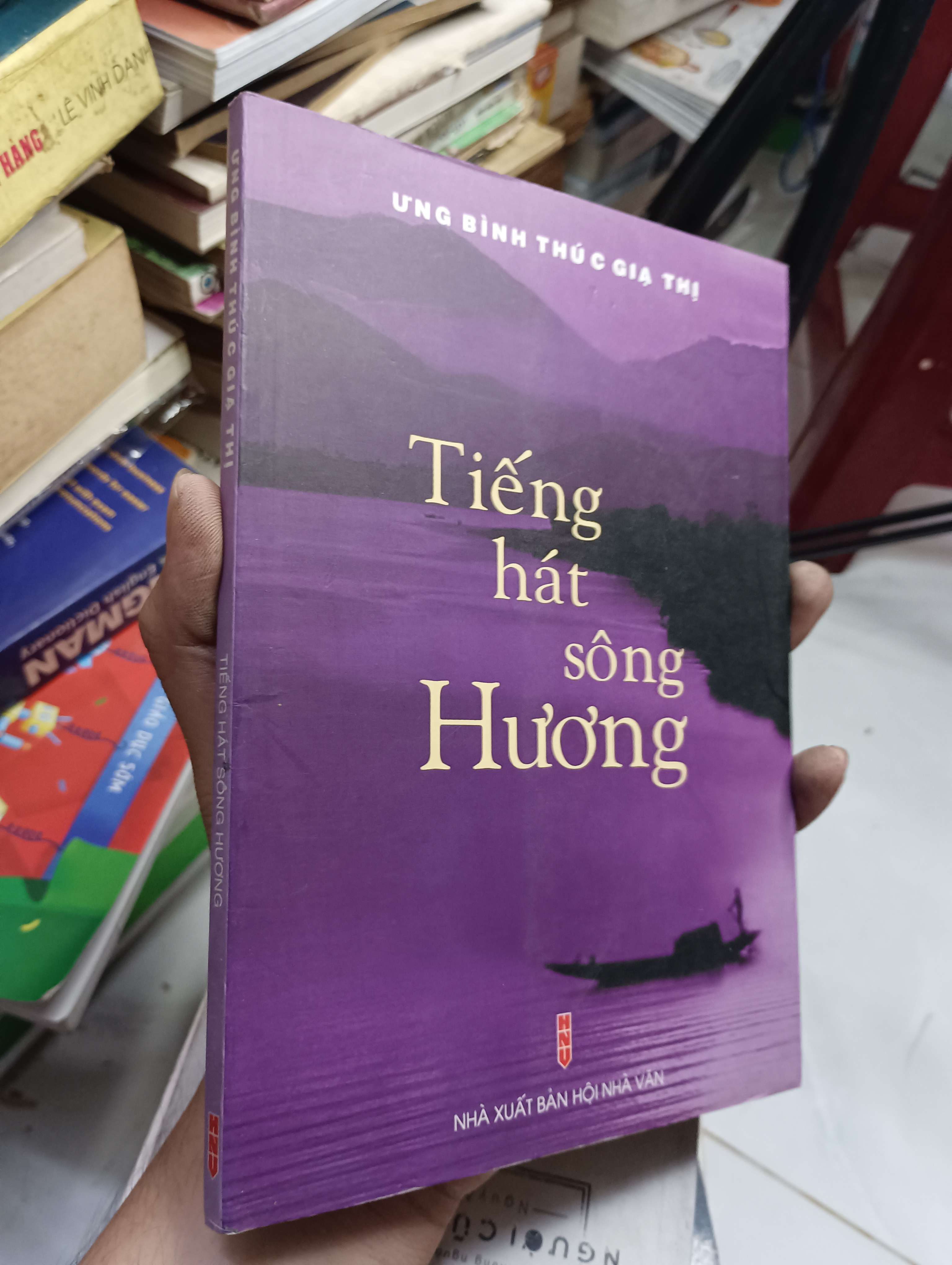 Tiếng hát sông Hương - Ưng Bình Thúc Giạ Thị 2005 80% ố (Sách văn học) HLSC