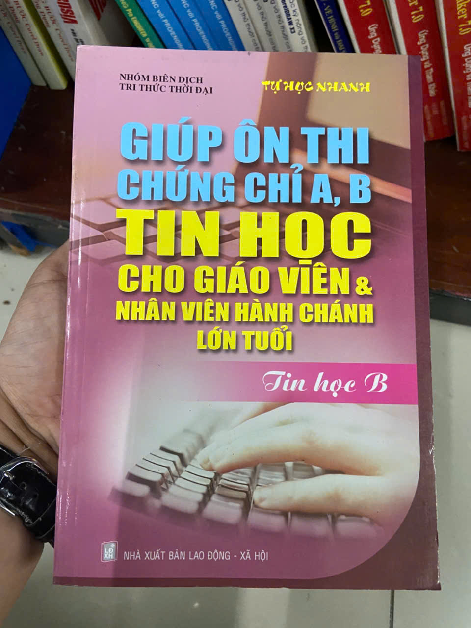 Giúp ôn thi chứng chỉ A,B tin học cho giáo viên & nhân viên hành chánh lớn tuổi Tin học B Mới 80% (Sách giáo khoa - giáo trình) VAVO