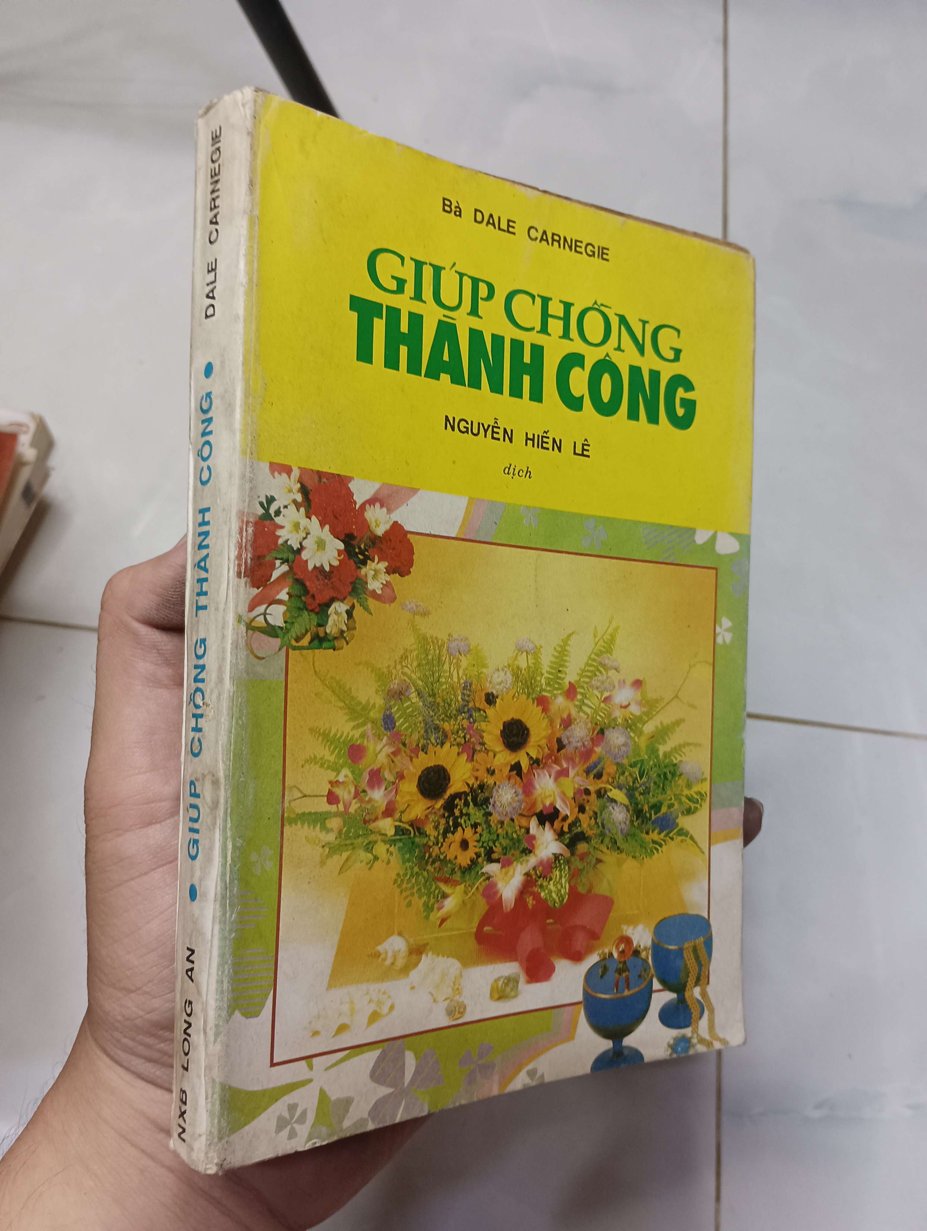 Giúp chồng thành công - Bà Dale Carnegie 1991 70% ố rách 1 tí trang sau (Kỹ năng sống) HLSC