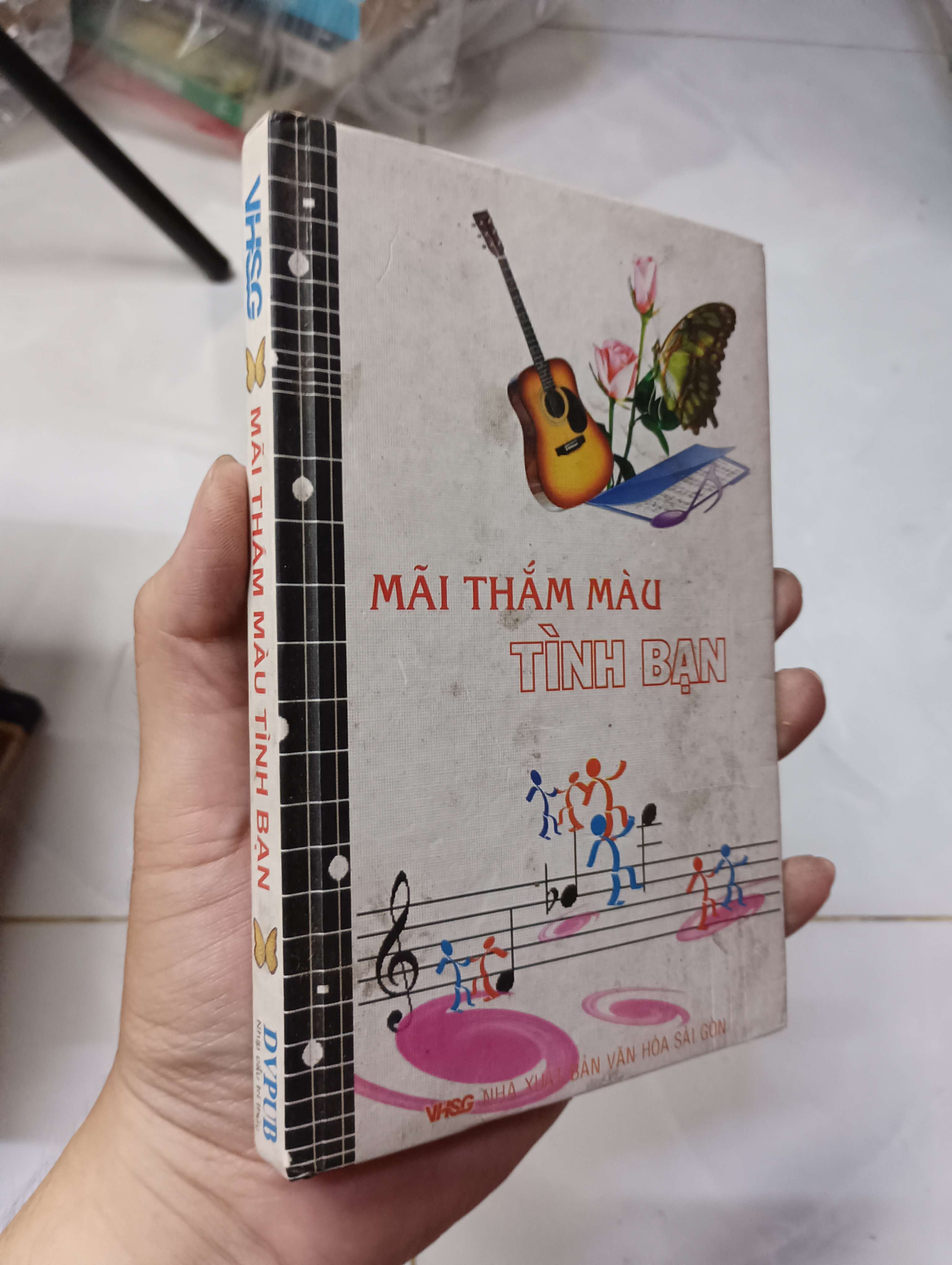 Mãi thắm màu tình bạn 2006 80% ố bìa dơ (Sách văn học) HLSC