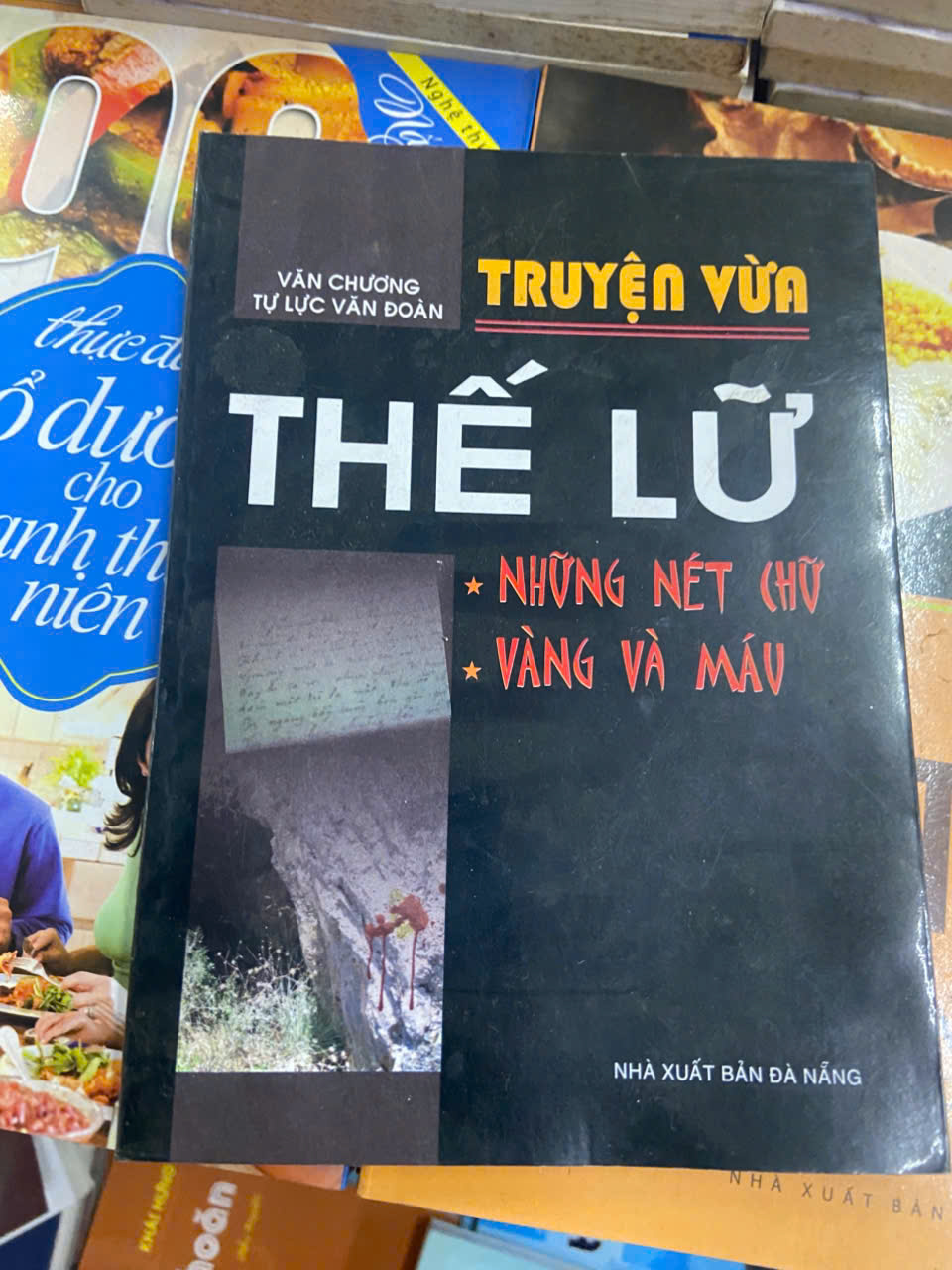 Truyện vừa Thế Lữ: Những nét chữ, vàng và máu Mới 80% (Sách văn học) VAVO