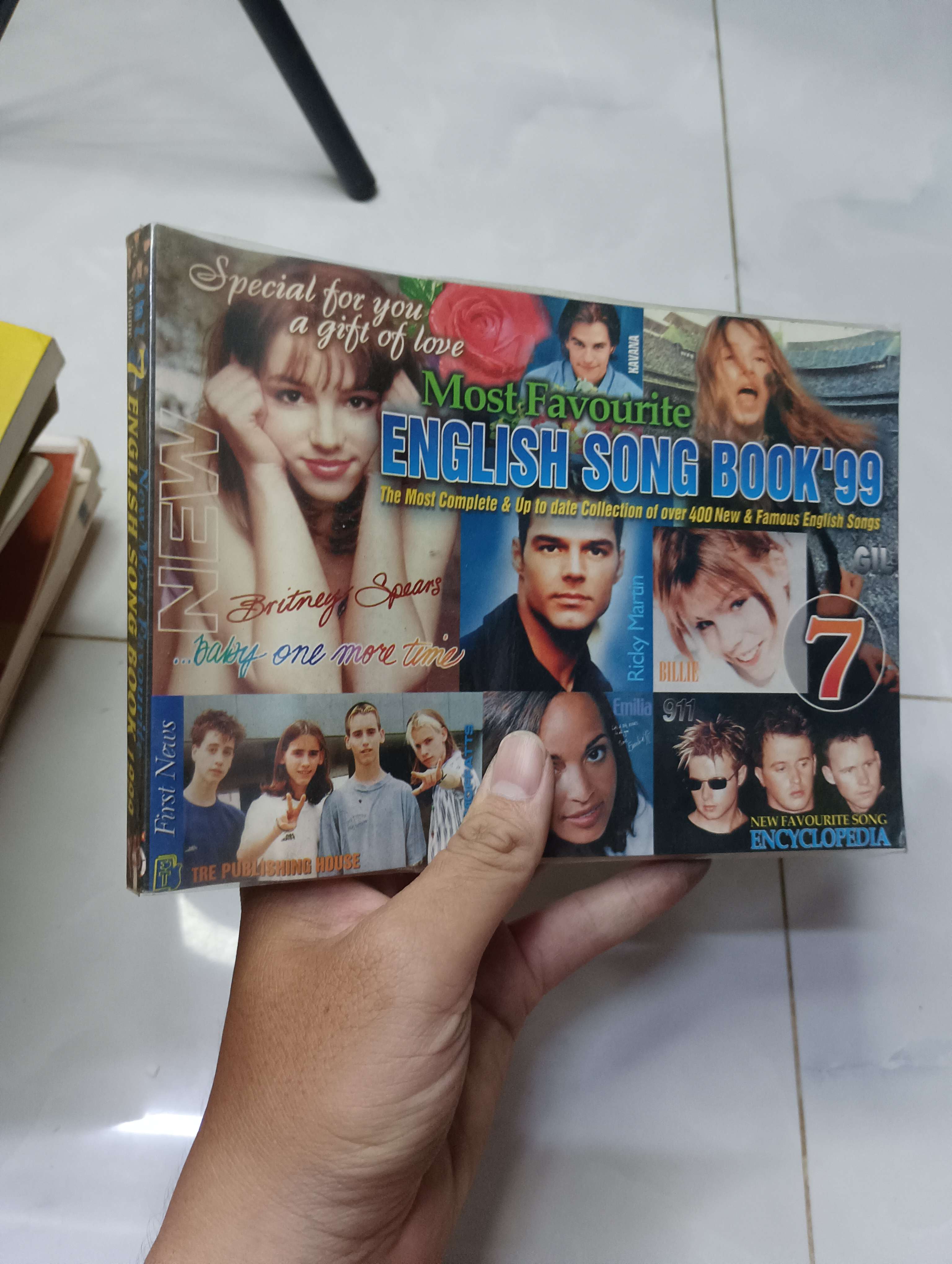 Most Favourite ENGLISH SONG BOOK '99 0.8 (Tạp chí) HLSC