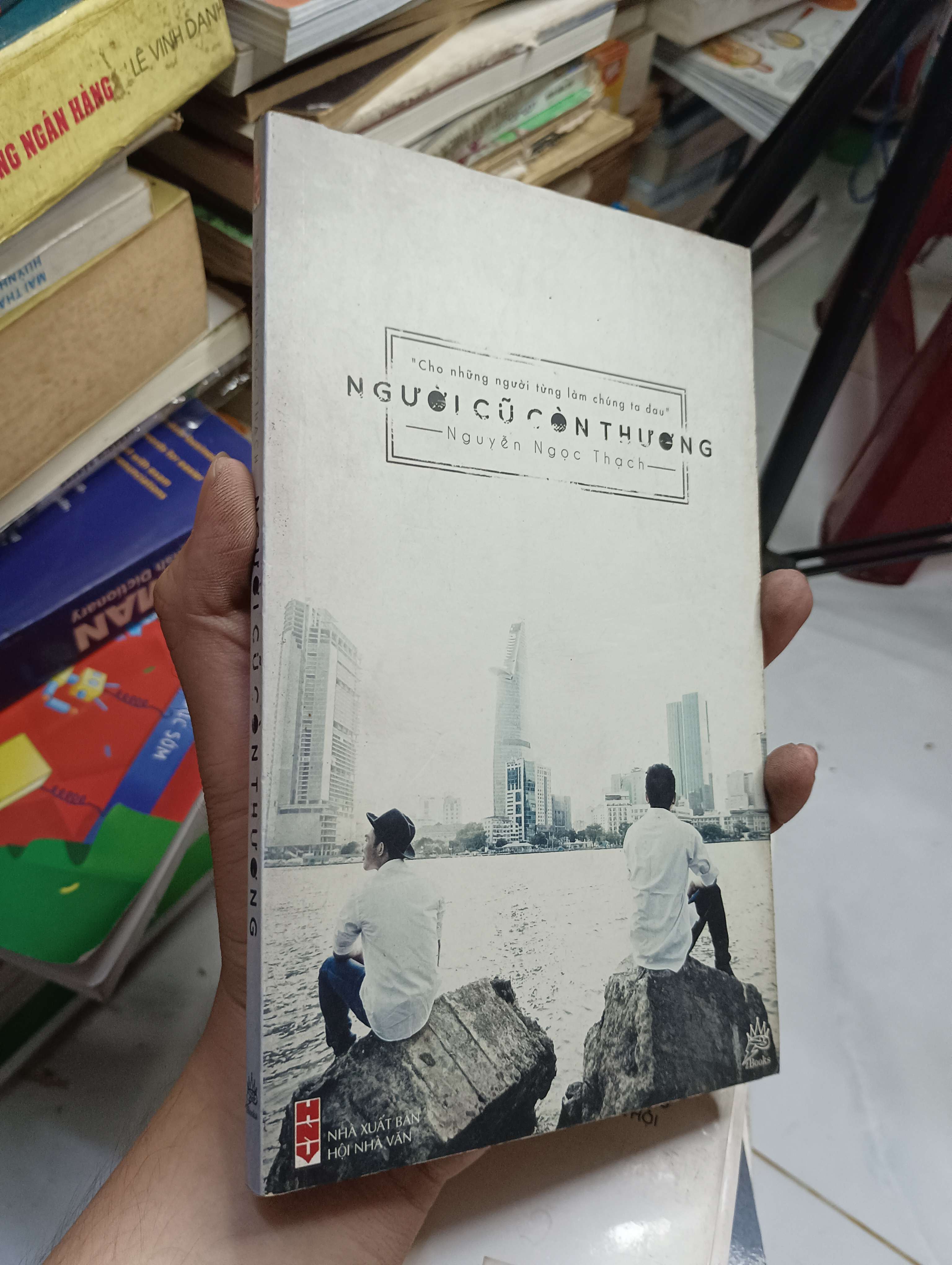 Người cũ còn thương - Nguyễn Ngọc Thạch 2015 80% ố (Sách văn học) HLSC