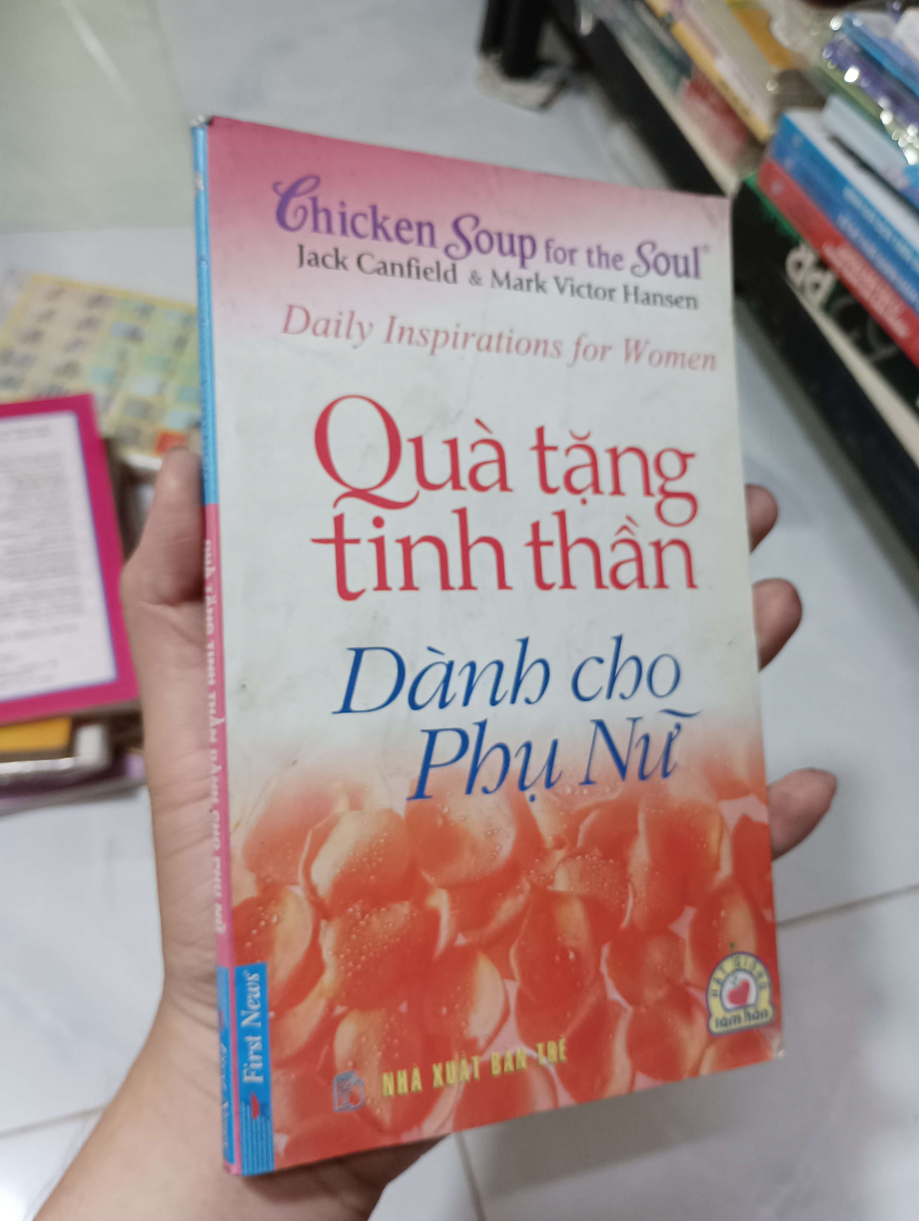 Quà tặng tinh thần dành cho phụ nữ - Jack Canfield & Mark Victor Hansen 2006 80% ố (Kỹ năng sống) HLSC
