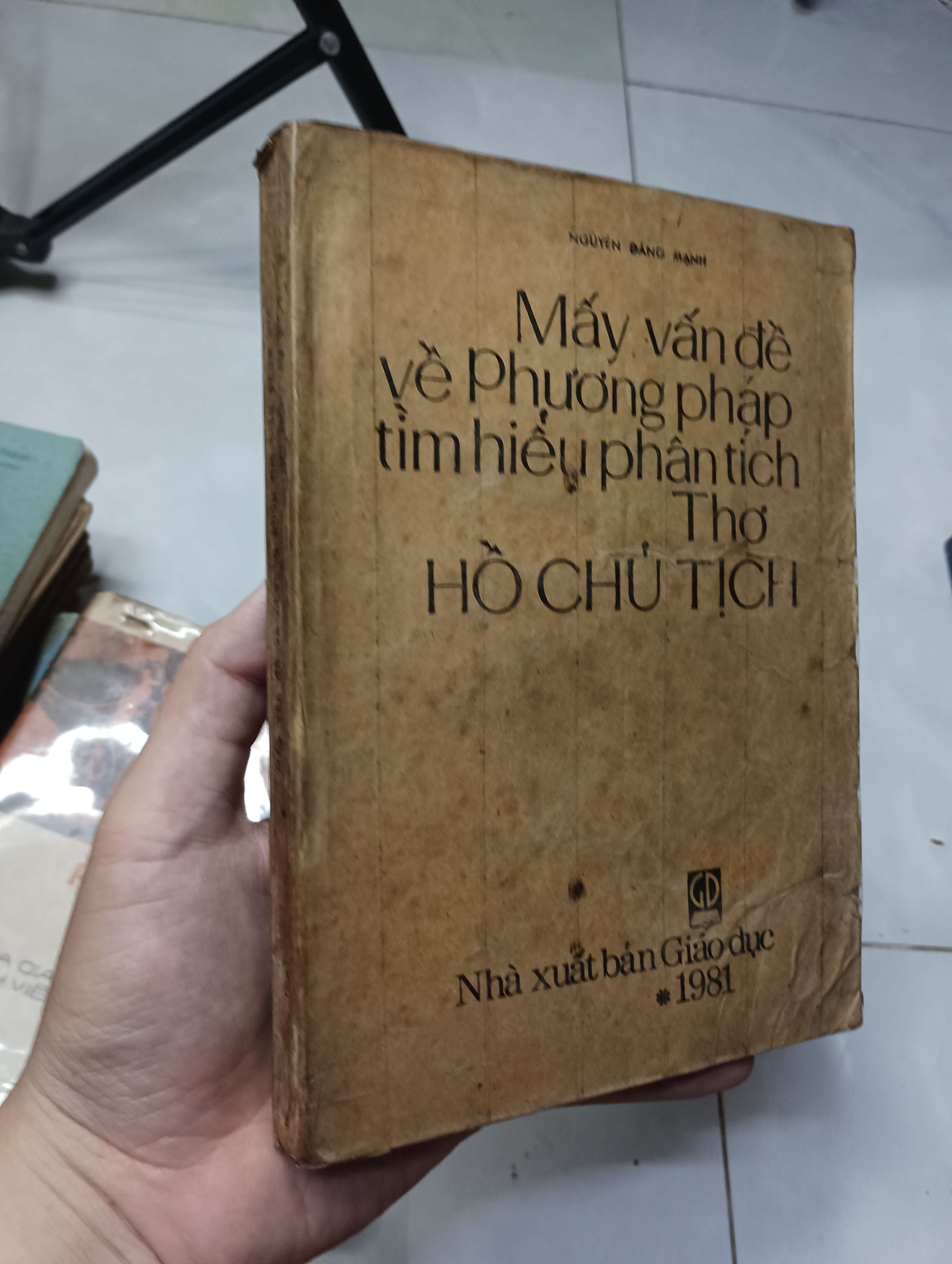 Mấy vấn đề về phương pháp tìm hiểu phân tích Thơ Hồ Chủ Tịch - Nguyễn Đăng Mạnh 1981 70% bìa ố (Sách văn học) HLSC