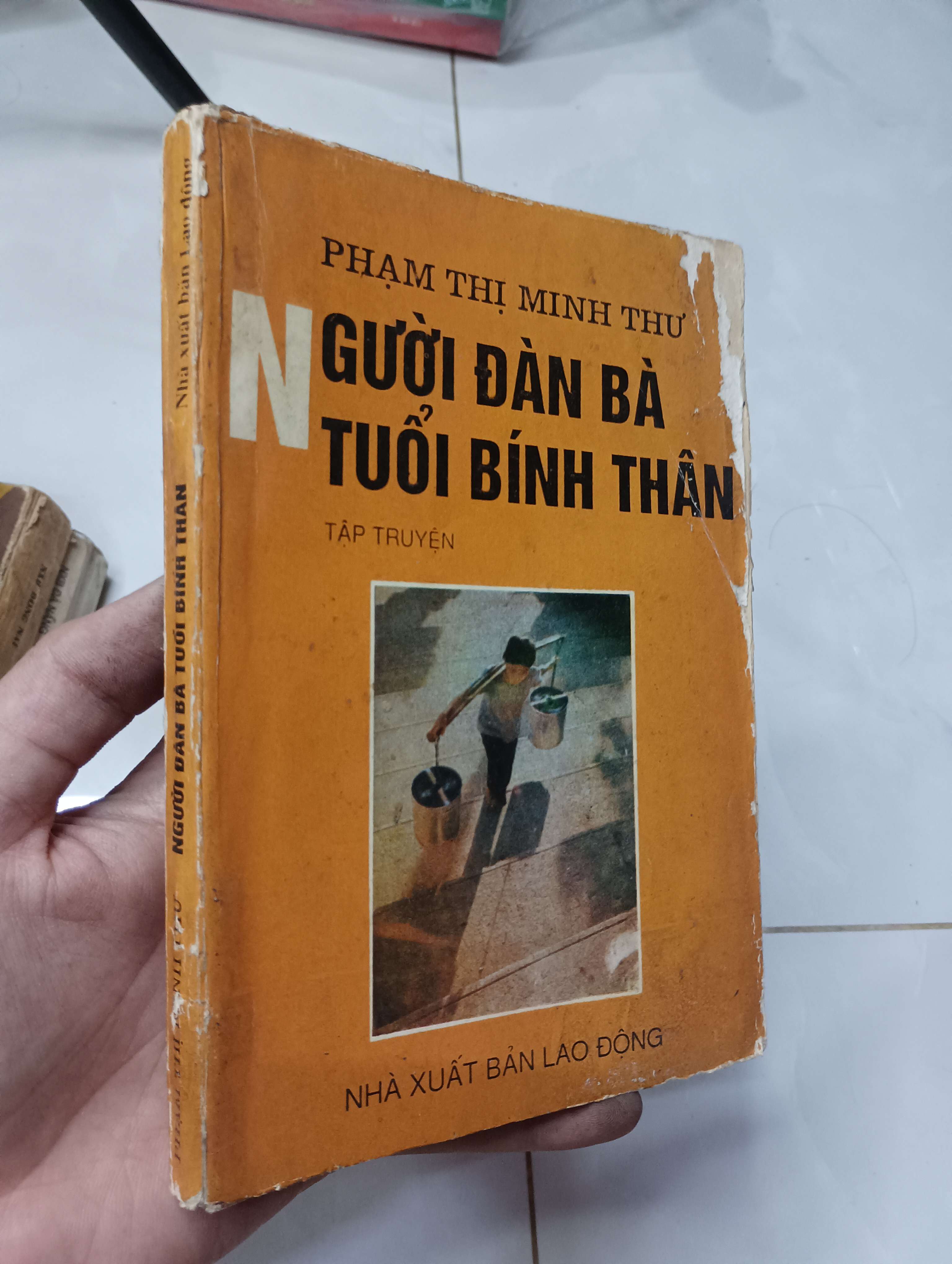 Người đàn bà tuổi Bính Thân - Phạm Thị Minh Thư 1995 70% ố bìa xấu (Sách văn học) HLSC