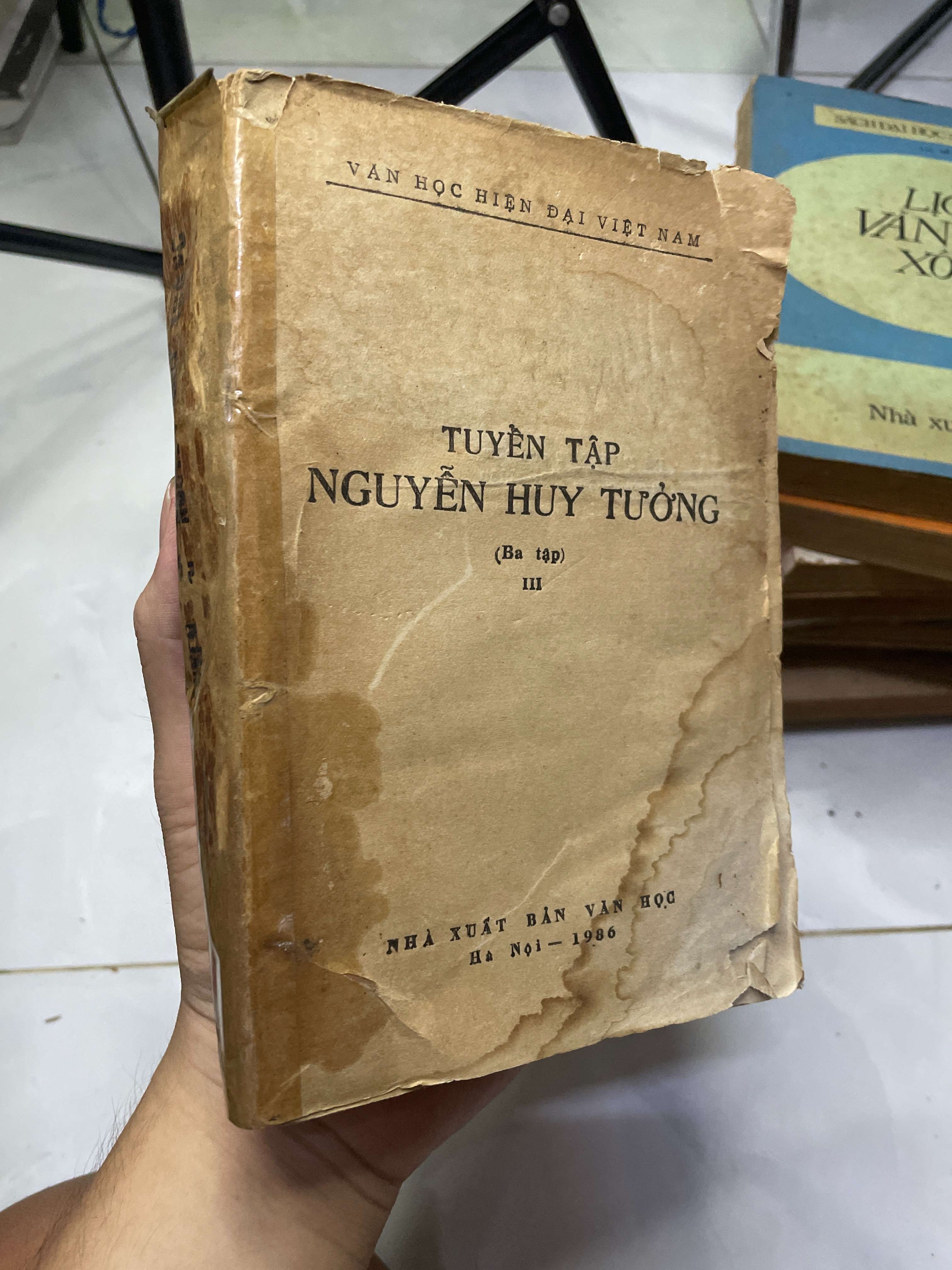 Tuyển tập Nguyễn Huy Tưởng (Ba tập) - Tập III 1986 70% bung bìa nhẹ (Sách văn học) HLSC