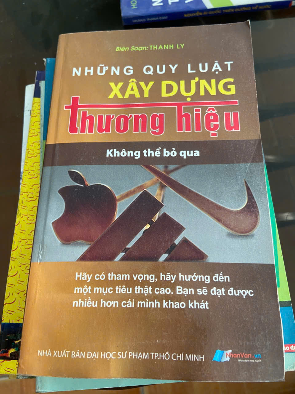 Những quy luật xây dựng thương hiệu không thể bỏ qua Mới 80% (Kinh doanh - Marketing) VAVO