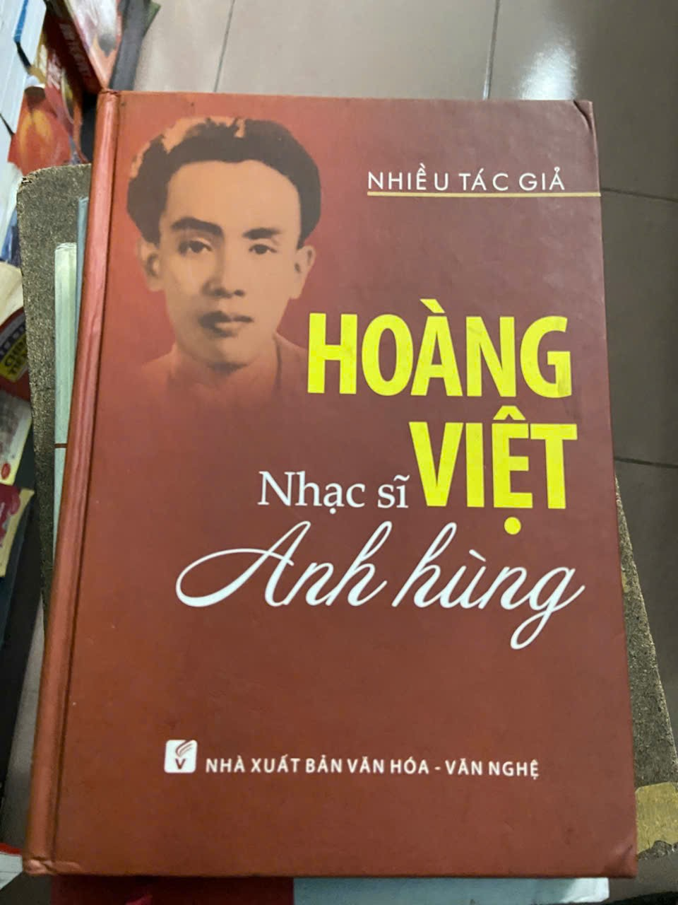 Hoàng Việt: nhạc sĩ Anh hùng Mới 80% (Lịch sử Việt Nam) VAVO
