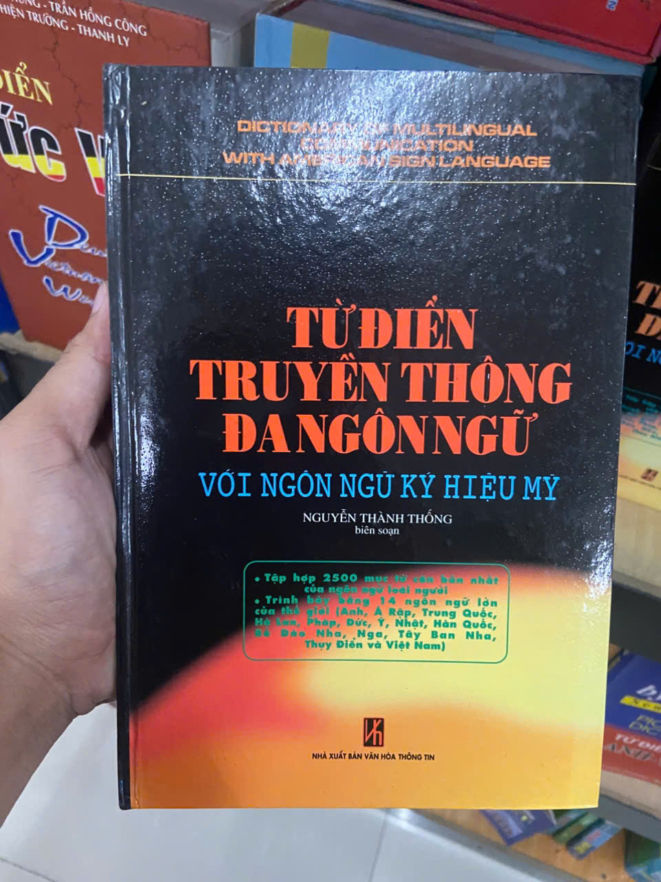 Từ điển truyền thông đa ngôn ngữ với ngôn ngữ ký hiệu Mỹ Mới 80% (Từ điển) VAVO