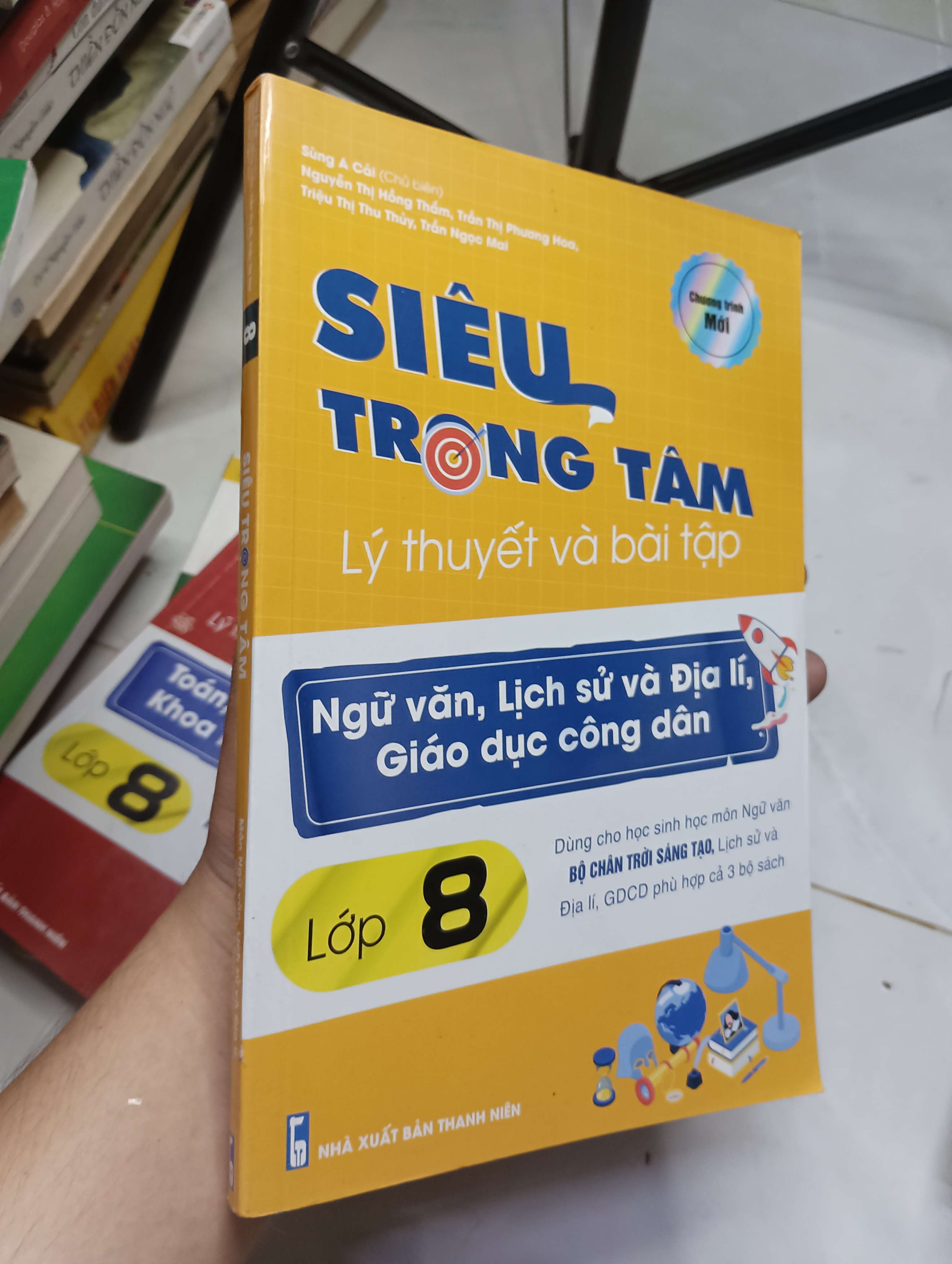 Siêu trong tâm: Lý thuyết và bài tập Ngữ văn, Lịch sử và Địa lí, Giáo dục công dân lớp 8 2023 80% (Tham khảo - luyện thi) HLSC