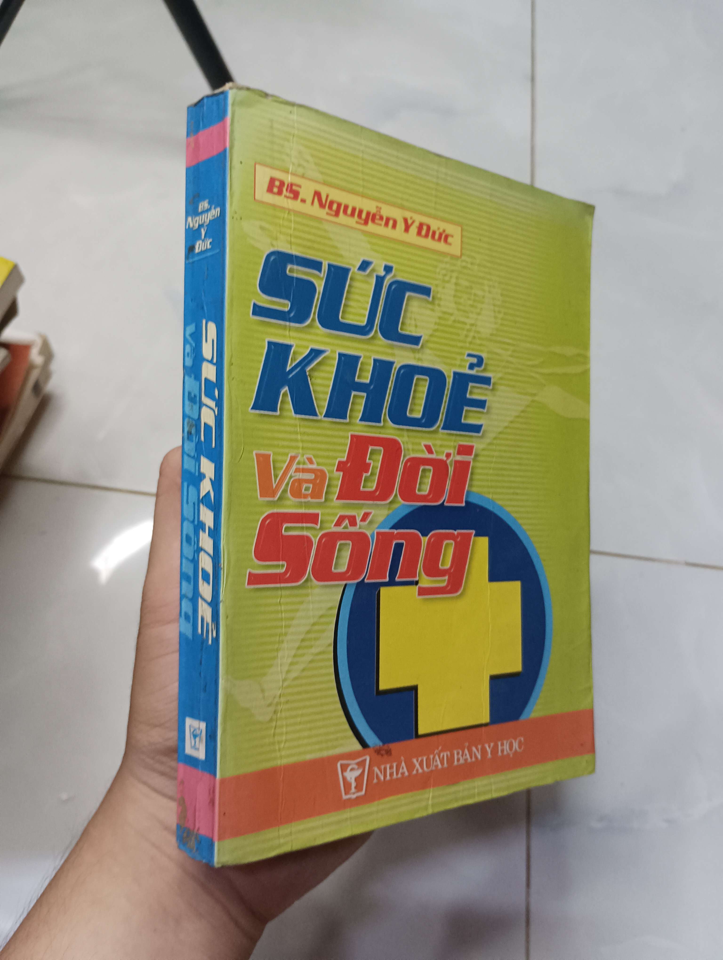 Sức khỏe và Đời sống - BS. Nguyễn Ý Đức 2005 80% bìa trước hơi nhăn (Sách Y học - Sức khỏe - Thể thao) HLSC