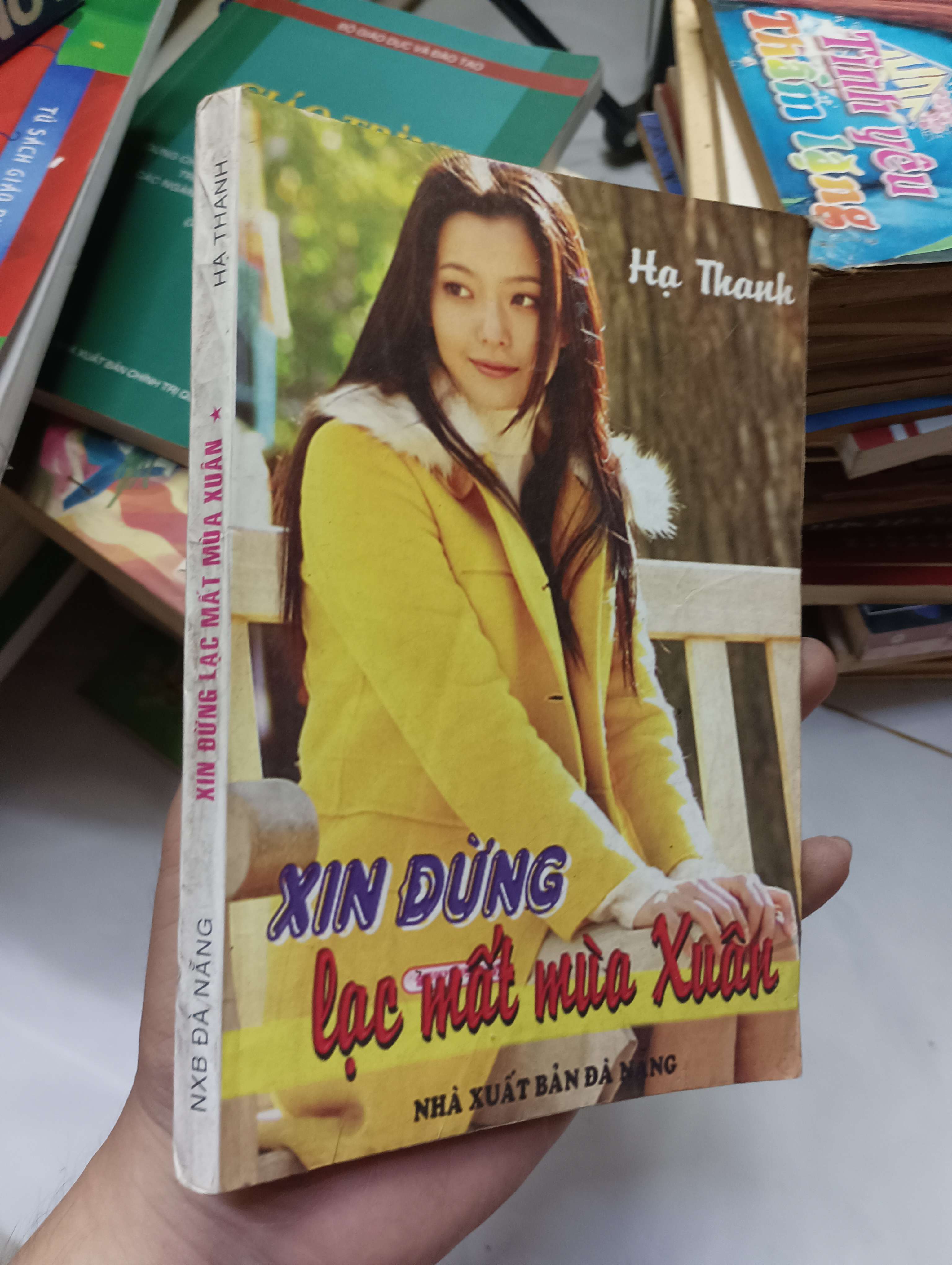 Xin đừng lạc mất mùa xuân - Hạ Thanh 2007 70% rách nhẹ trang đầu (Tiểu Thuyết) HLSC