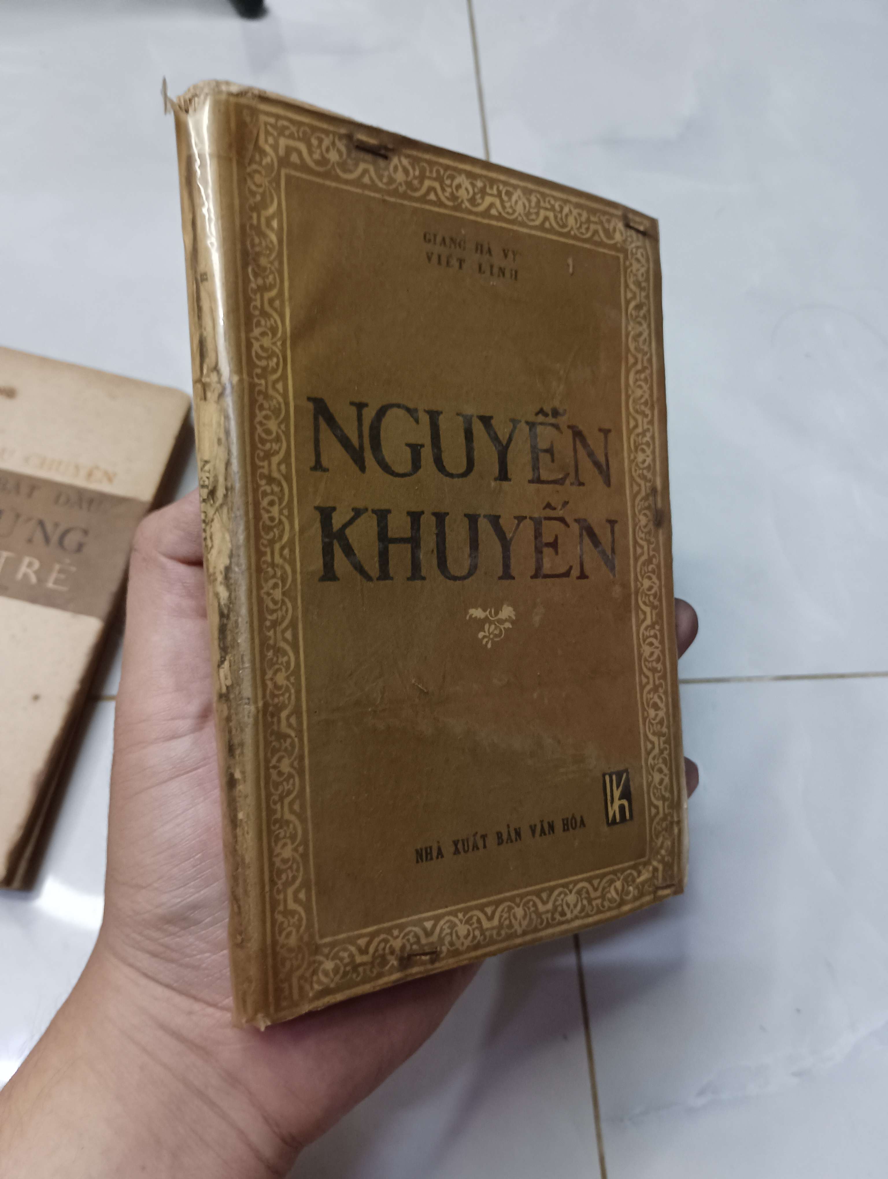 Nguyễn Khuyến - Giang Hà Vy & Viết Linh 1997 70% ố bìa xấu (Sách văn học) HLSC