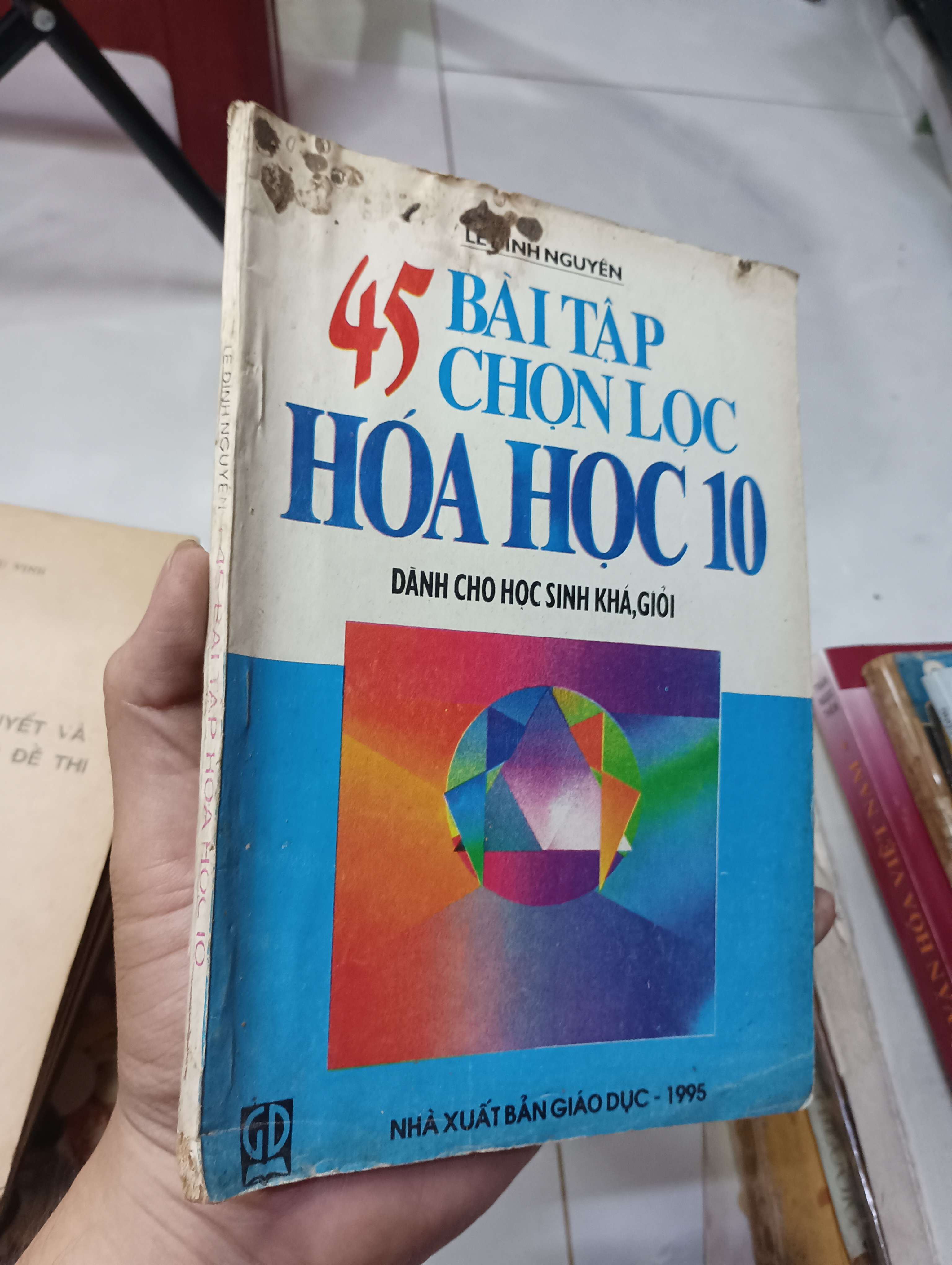 45 bài tập chọn lọc Hóa học 10 - Lê Đình Nguyên 1995 70% ố bìa xấu (Tham khảo - luyện thi) HLSC