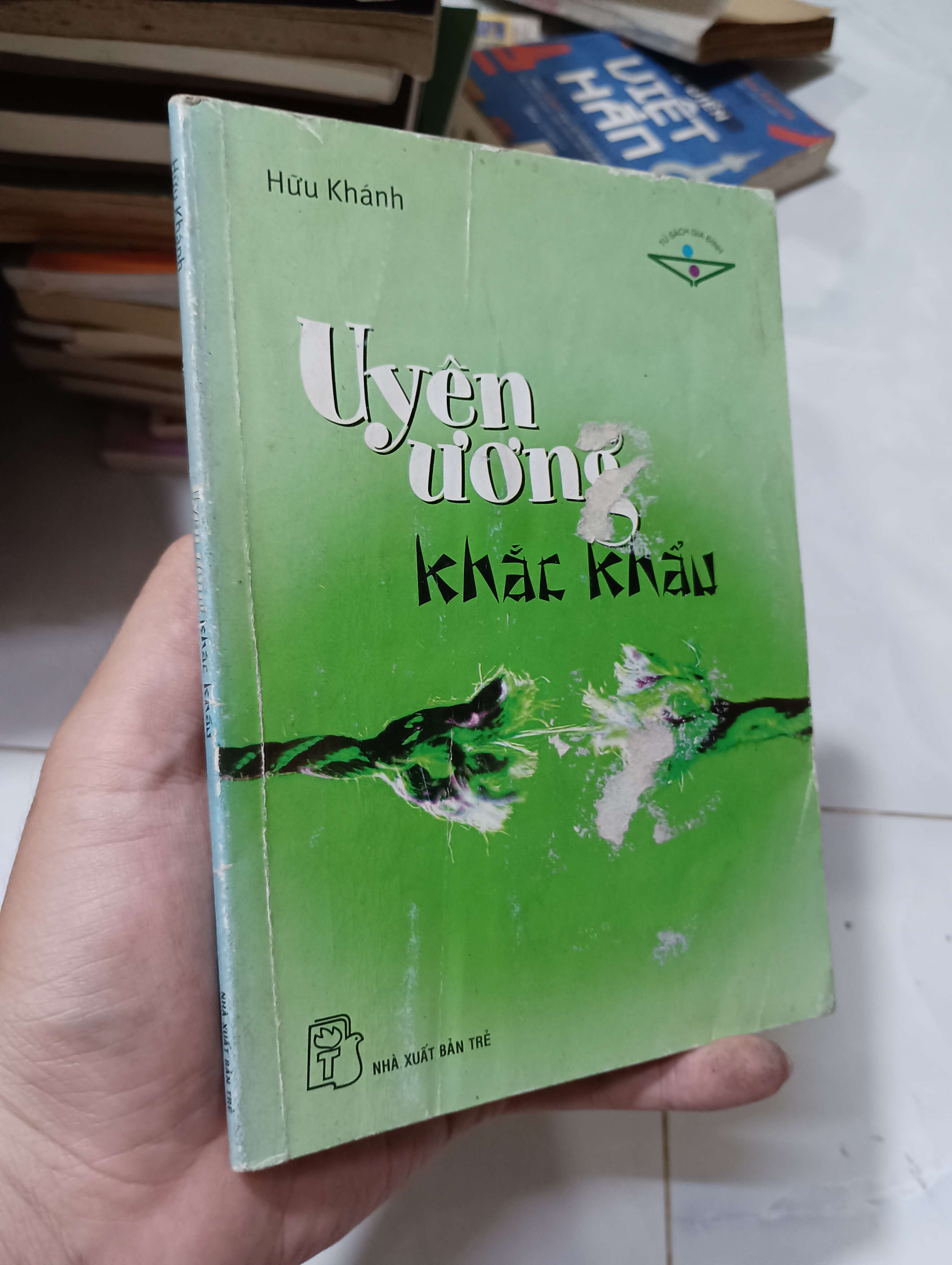 Uyên ương khắc khẩu - Hữu Khánh 2004 80% (Sách văn học) HLSC