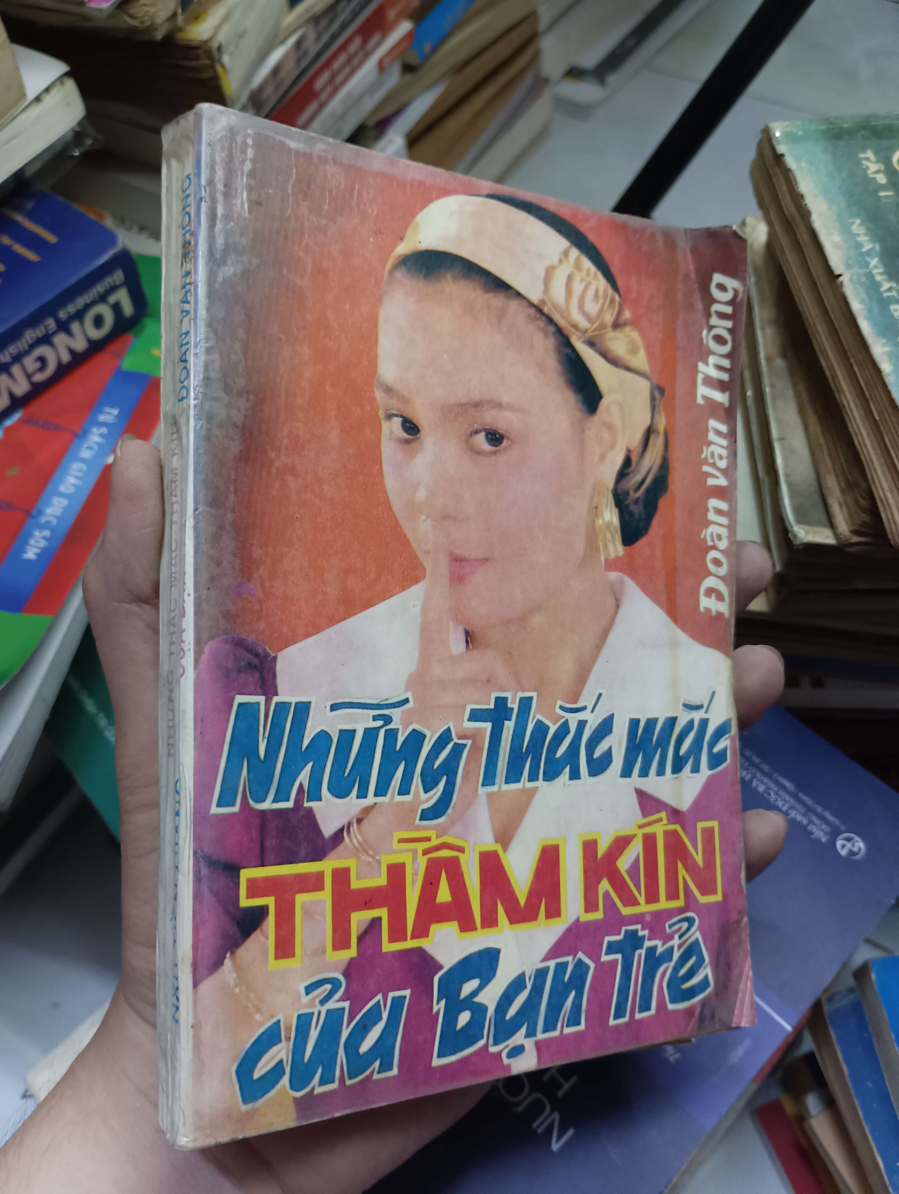 Những thắc mắc thầm kín của bạn trẻ - Đoàn Văn Thông 1991 70% ố (Sách tâm lý học - giới tính) HLSC