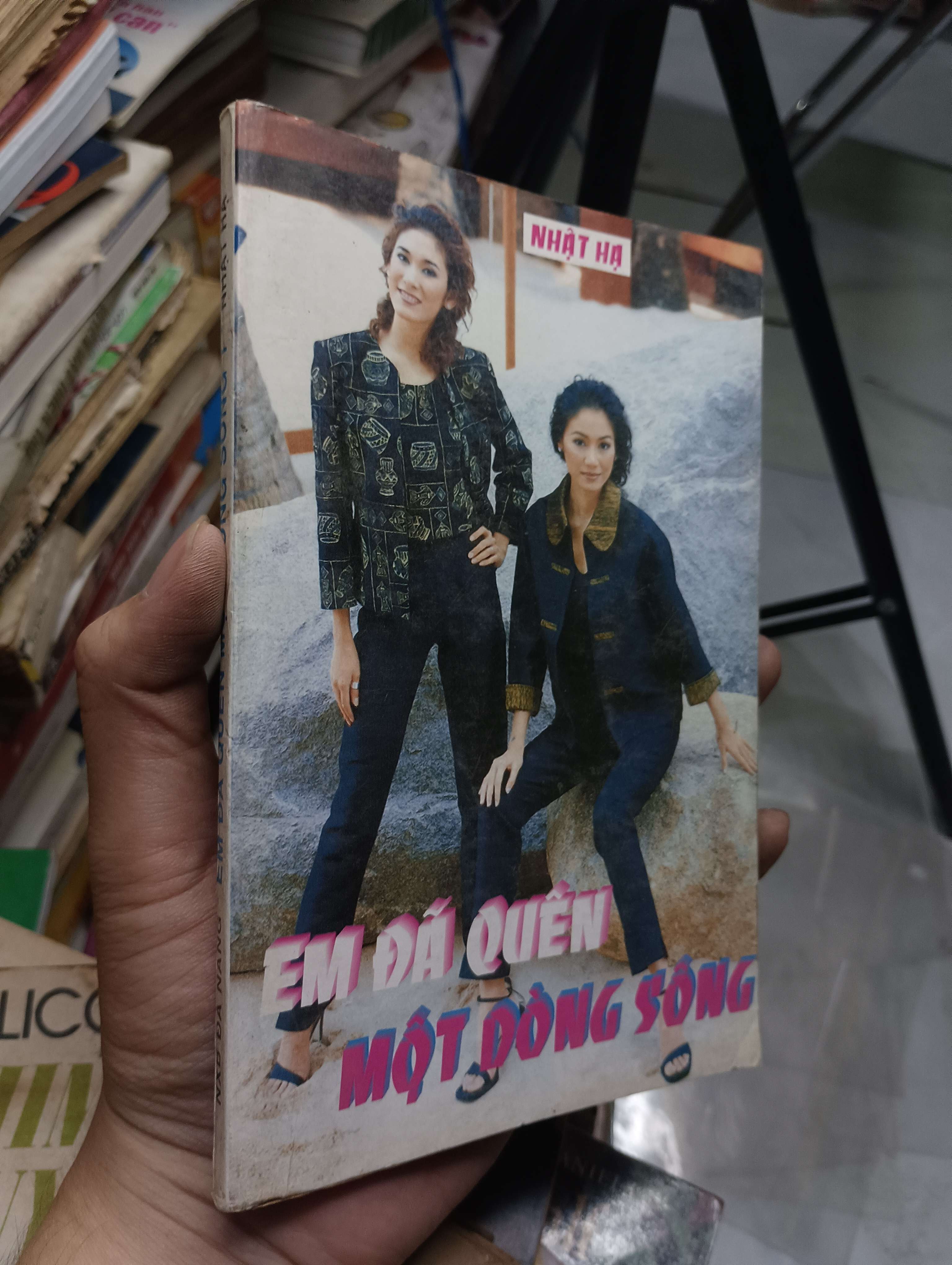 Em đã quên một dòng sông - Nhật Hạ 2004 70% ố (Tiểu Thuyết) HLSC