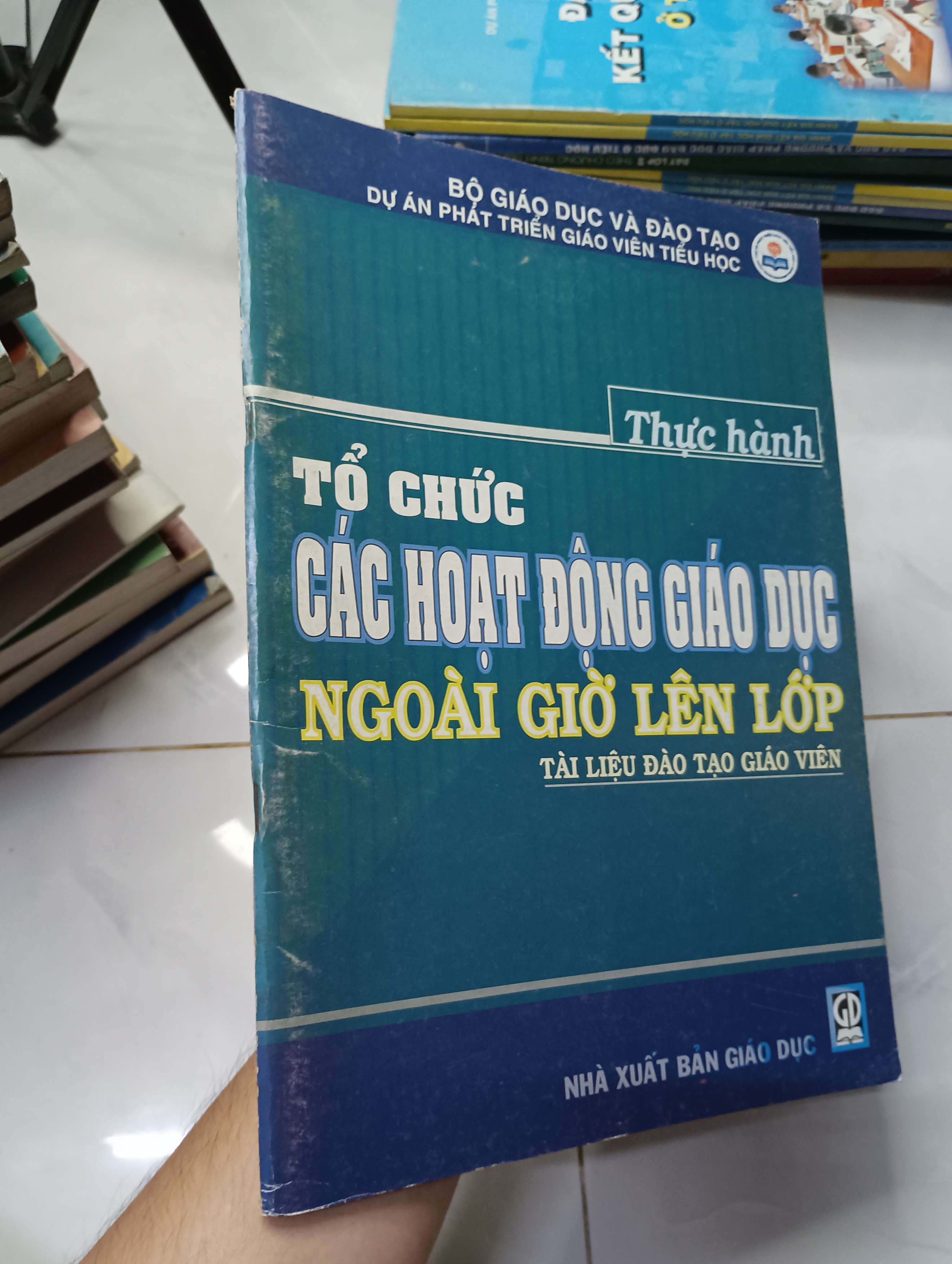 Tổ chức các hoạt động giáo dục ngoài giờ lên lớp 2006 80% (Sách giáo khoa - giáo trình) HLSC