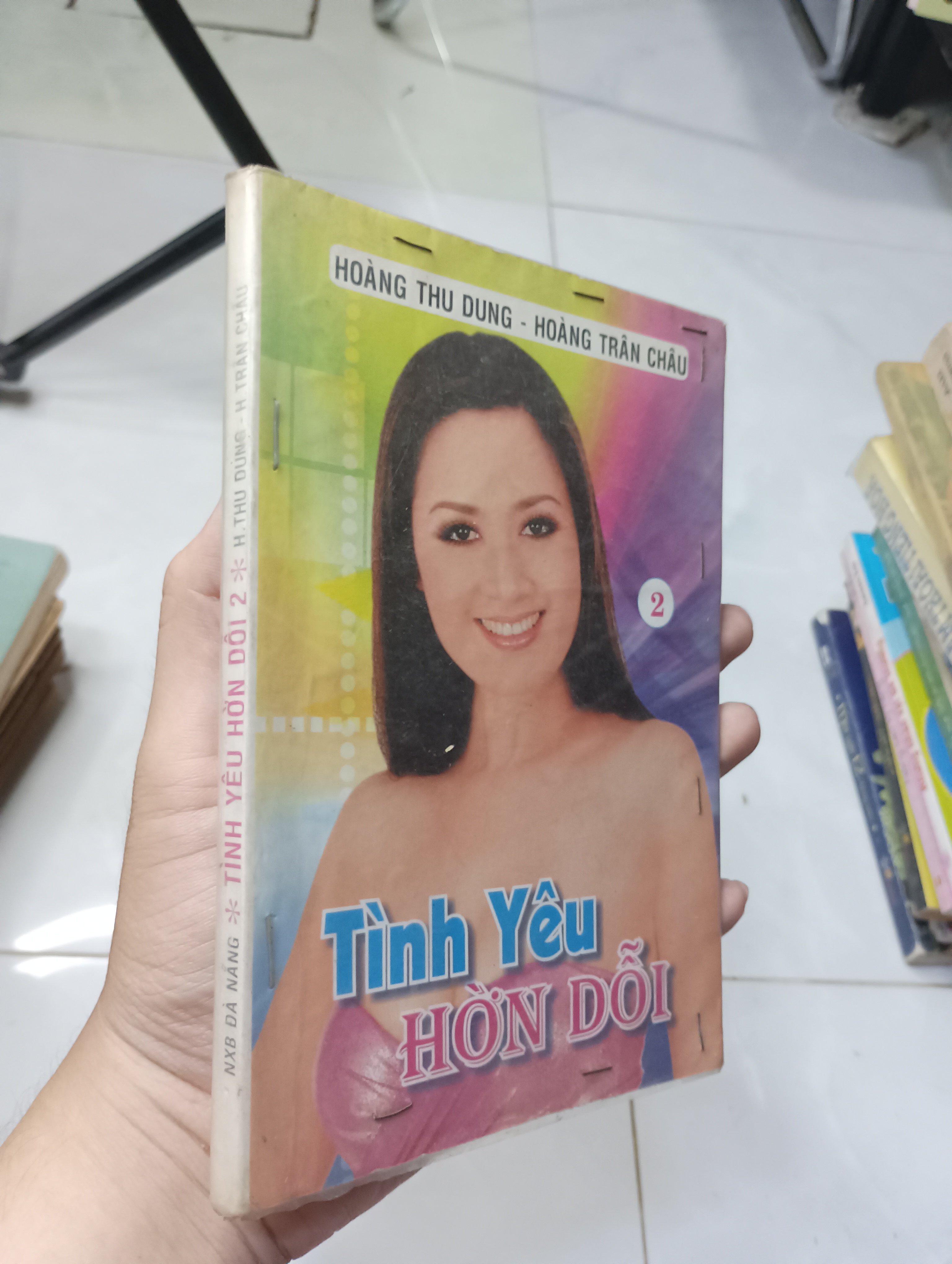 Tình yêu hờn dỗi (Tập 2) - : Hoàng Thu Dung & Hoàng Trần Châu 2006 70% ố (Truyện Ngắn) HLSC