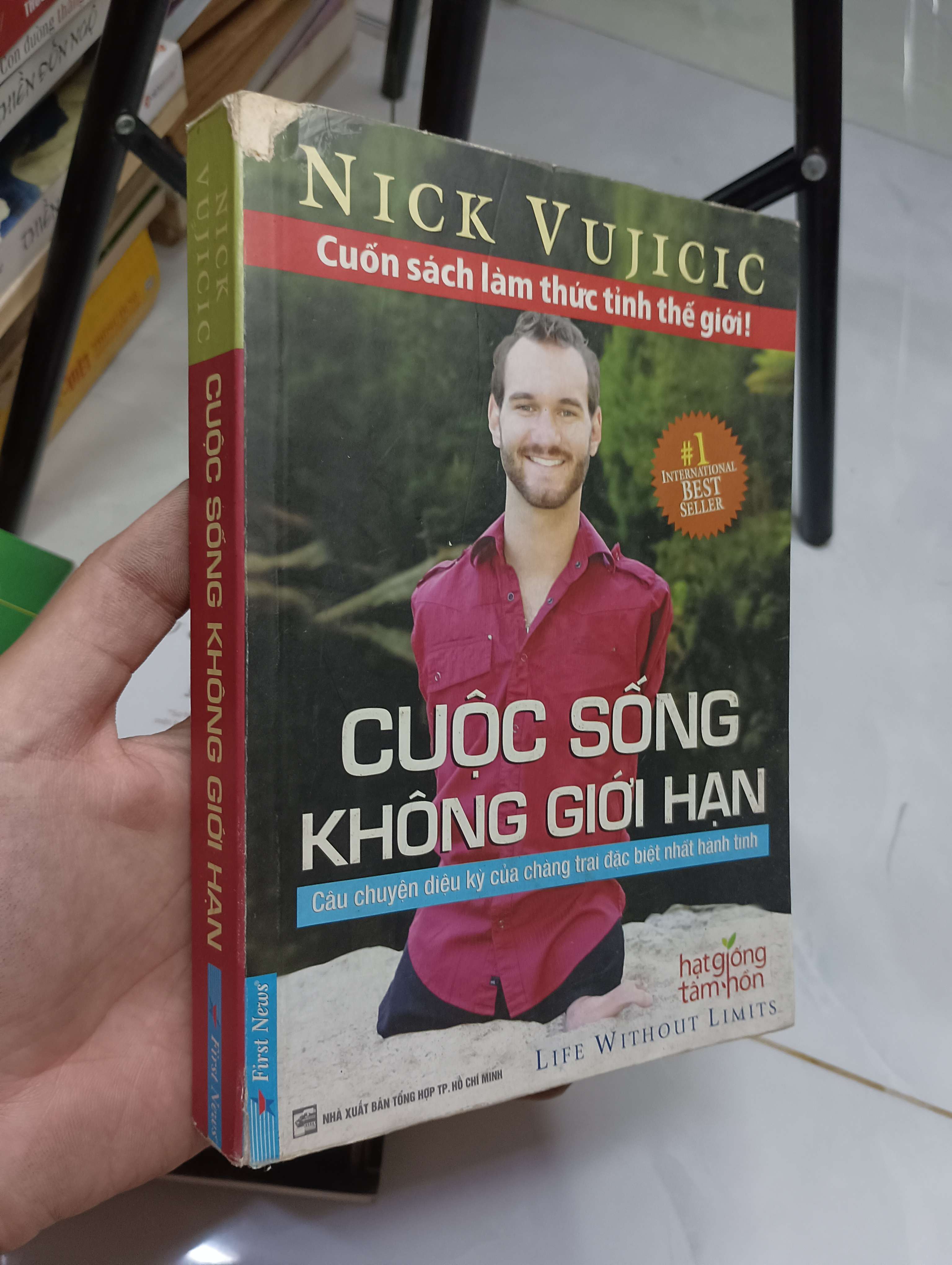 Cuộc sống không giới hạn - Nick Vujicic 2013 80% ố bìa hơi xấu (Kỹ năng sống) HLSC