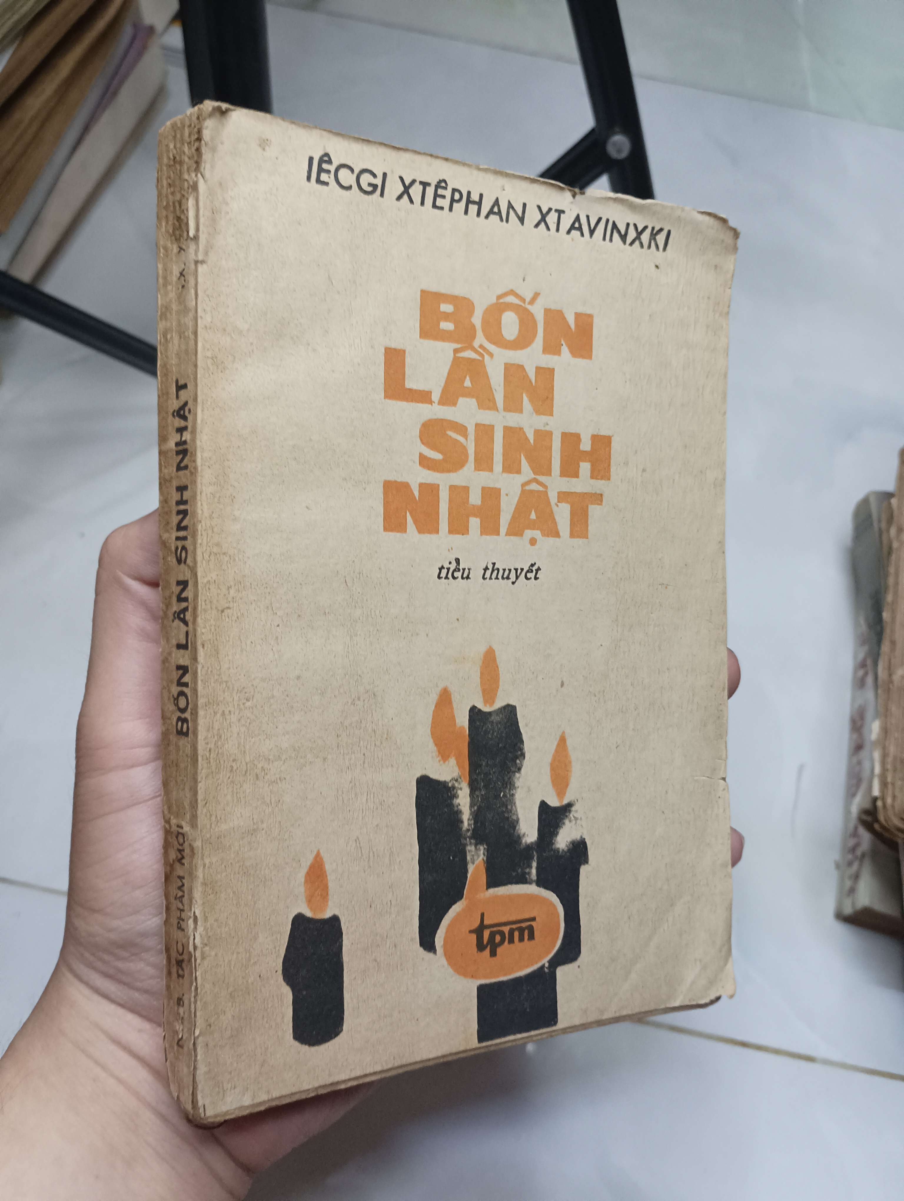 Bốn lần sinh nhật - Iêcgi Xtêphan Xtavinxki 1979 70% bìa sau rách 1 tí (Văn học nước ngoài) HLSC