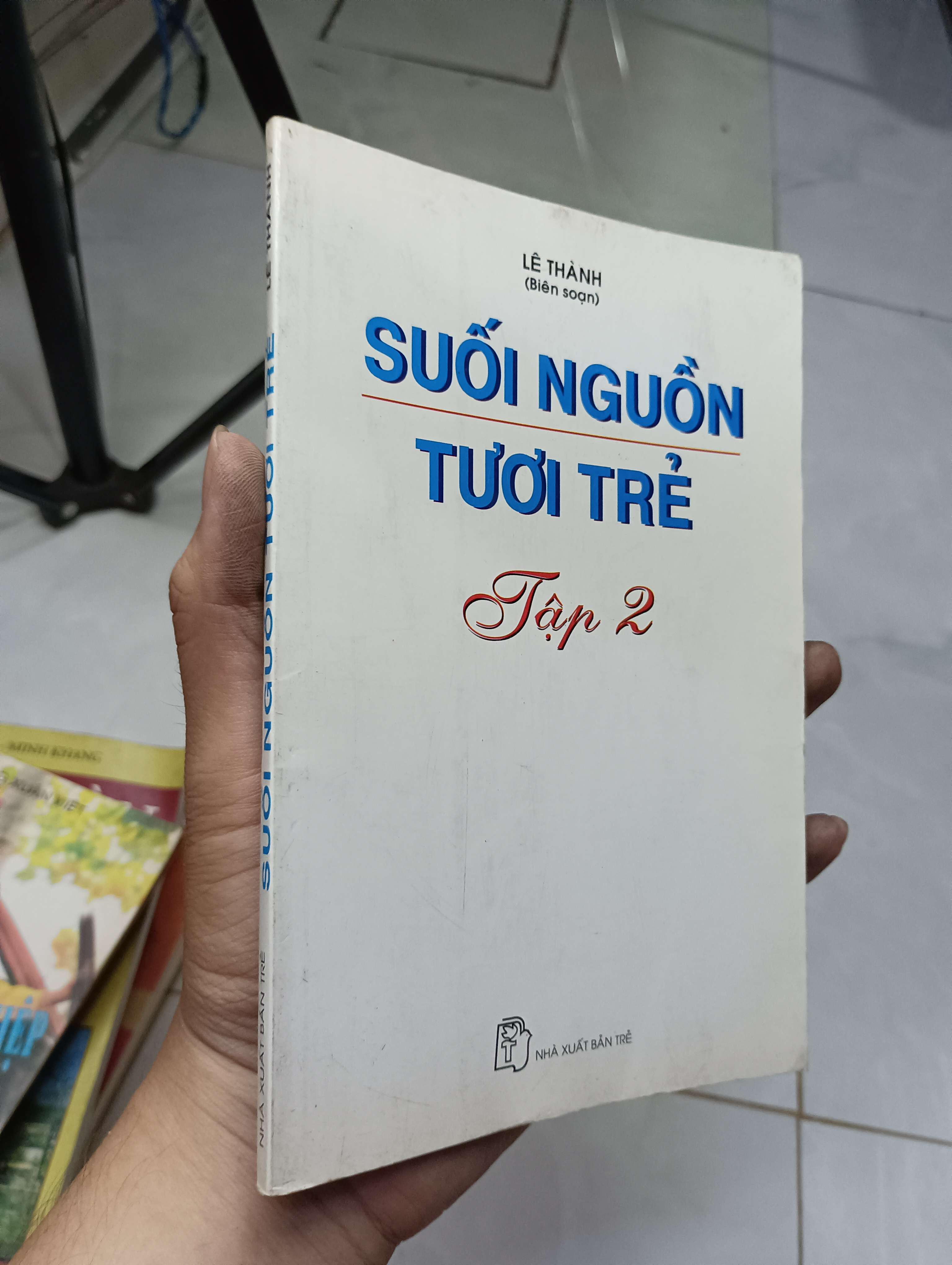 Suối nguồn tươi trẻ (Tập 2) - Lê Thành 2006 70% ố rách 1 góc mục lục (Sách văn học) HLSC