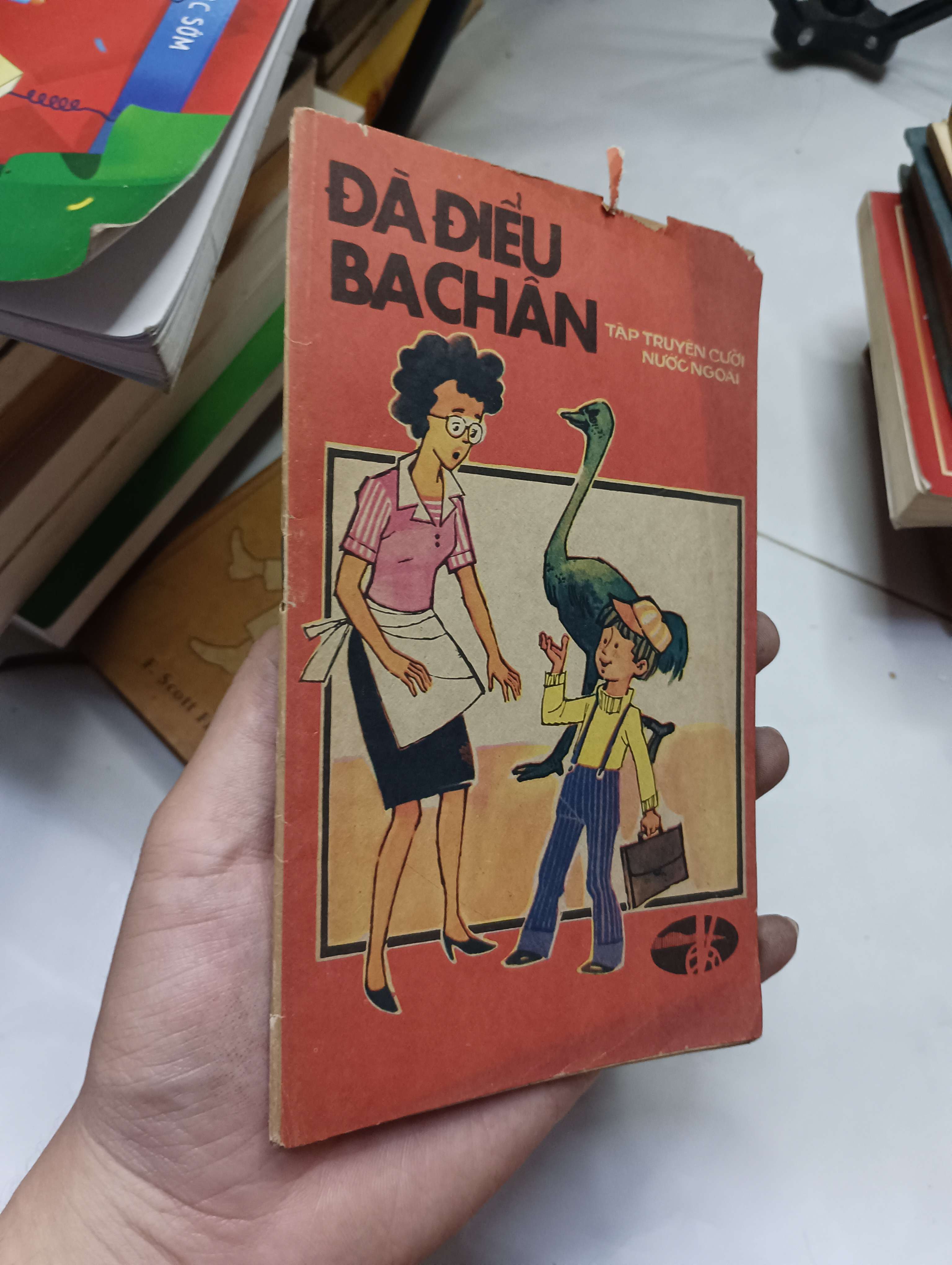 Đà Điểu Ba Chân 1986 70% bìa trước rách nhẹ phía trên (Truyện cười) HLSC