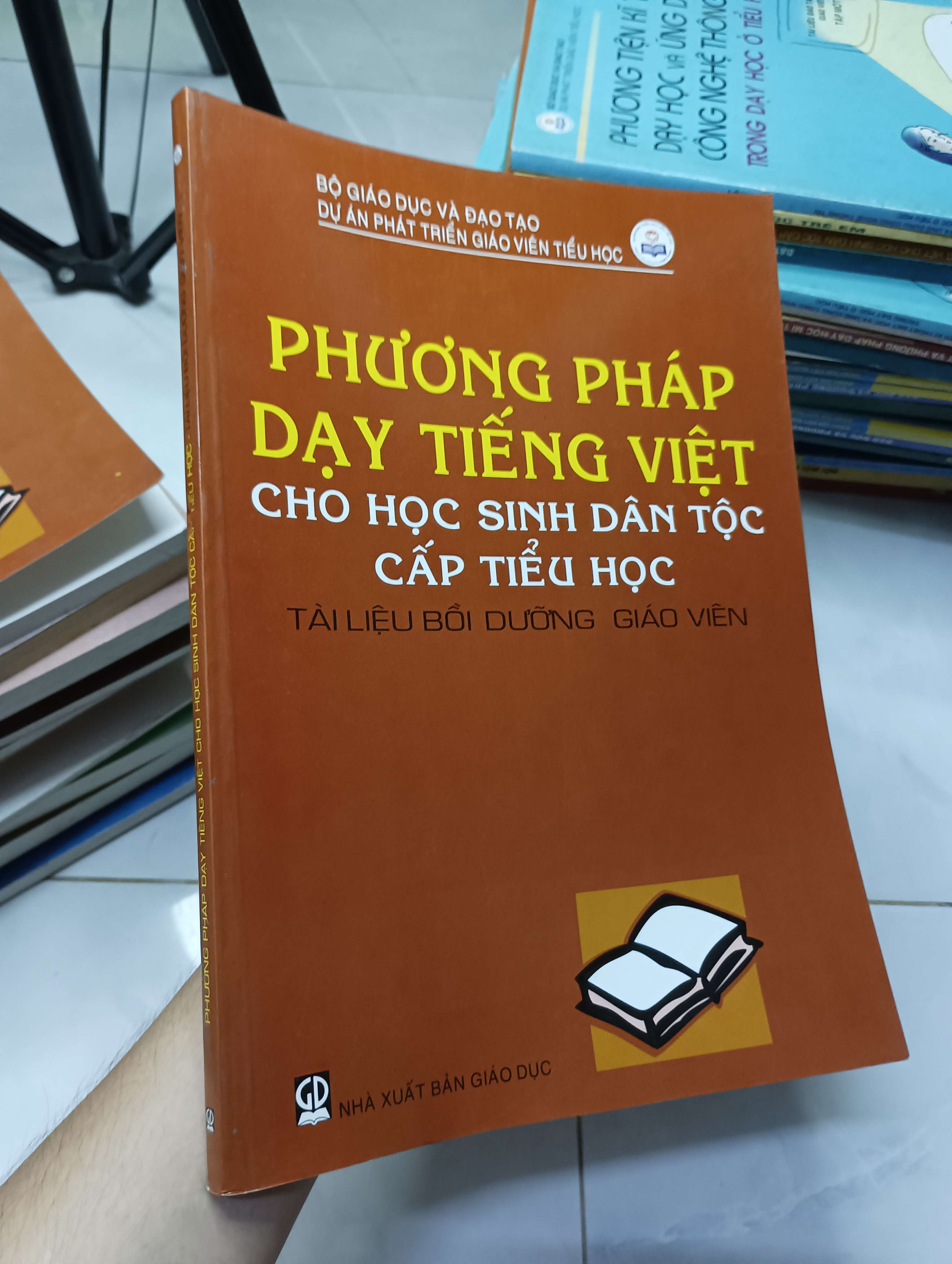Phương pháp dạy tiếng Việt cho học sinh dân tộc cấp tiểu học (Tài liệu bồi dưỡng giáo viên) 2006 80% (tồn kho 2) (Sách giáo khoa - giáo trình) HLSC