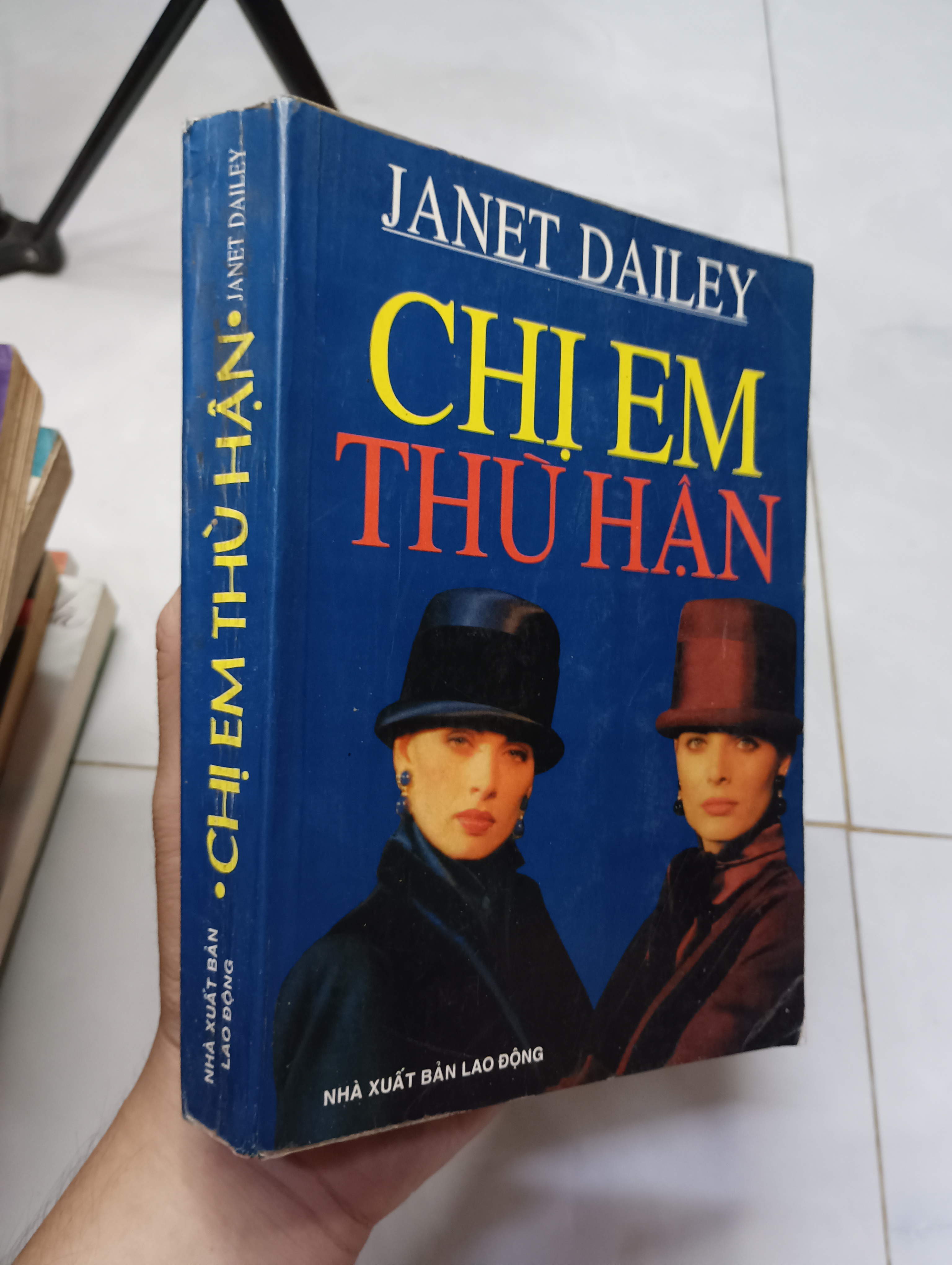 Chị em thù hận - Janet Dailey 1998 70% ố (Tiểu Thuyết) HLSC