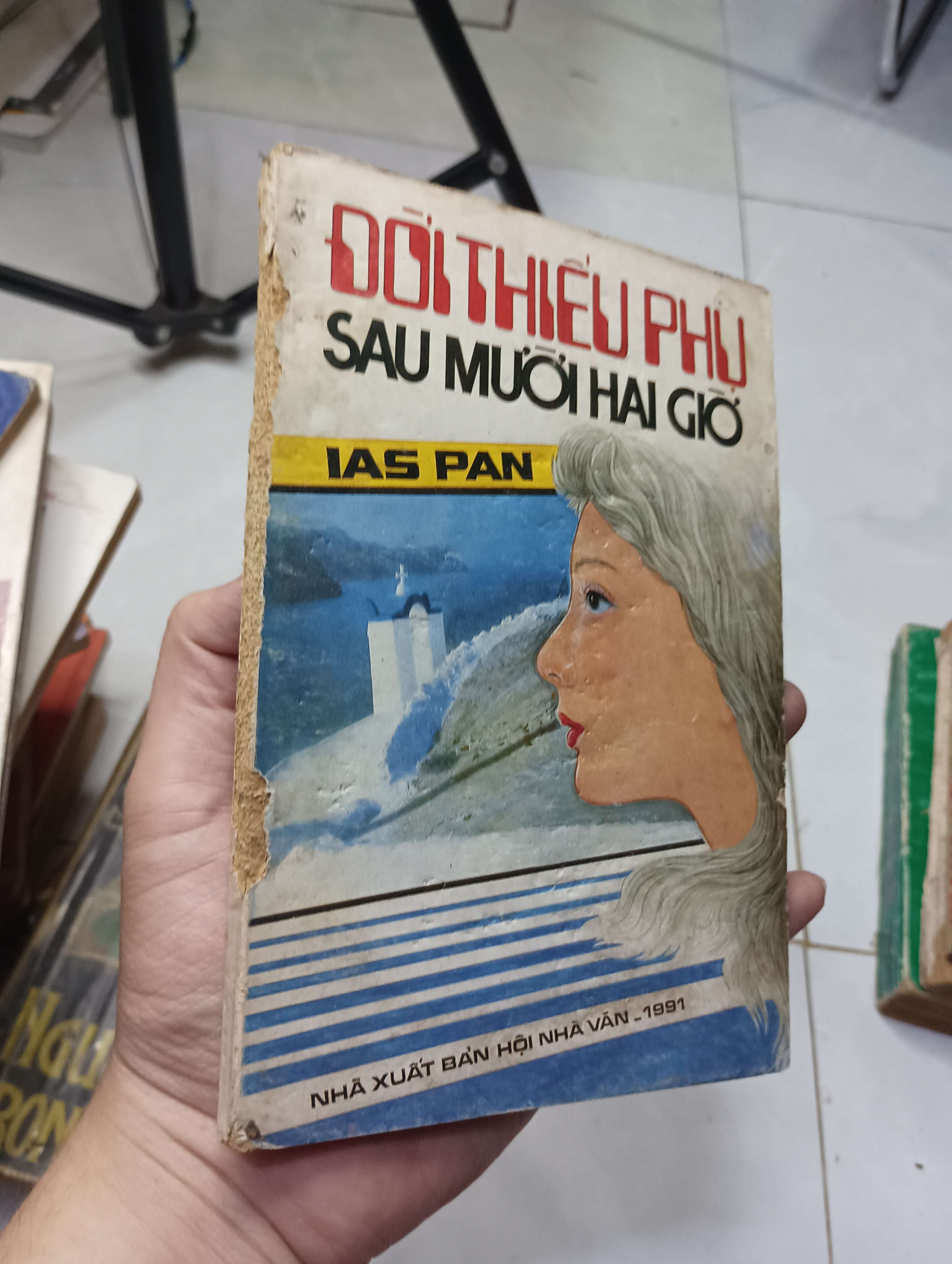 Đội thiếu phụ sau mười hai giờ - Ias Pan 1991 70% gáy xấu (Tiểu Thuyết) HLSC