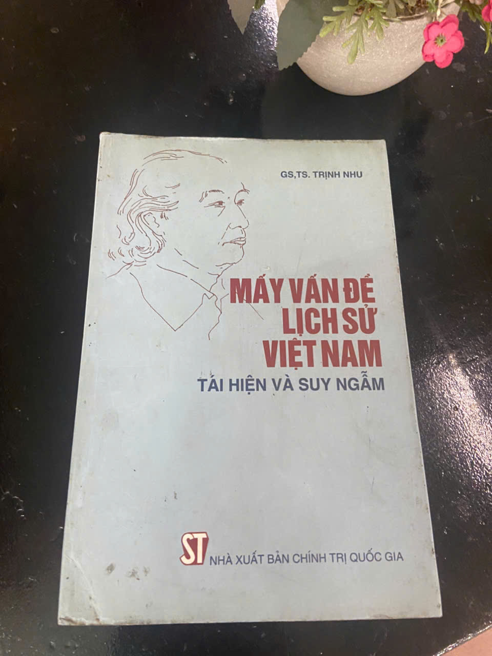Mấy vấn đề lịch sử Việt Nam tái hiện và suy ngẫm - Trịnh Nhu Mới 80% (Sách chính trị - pháp lý) VAVO
