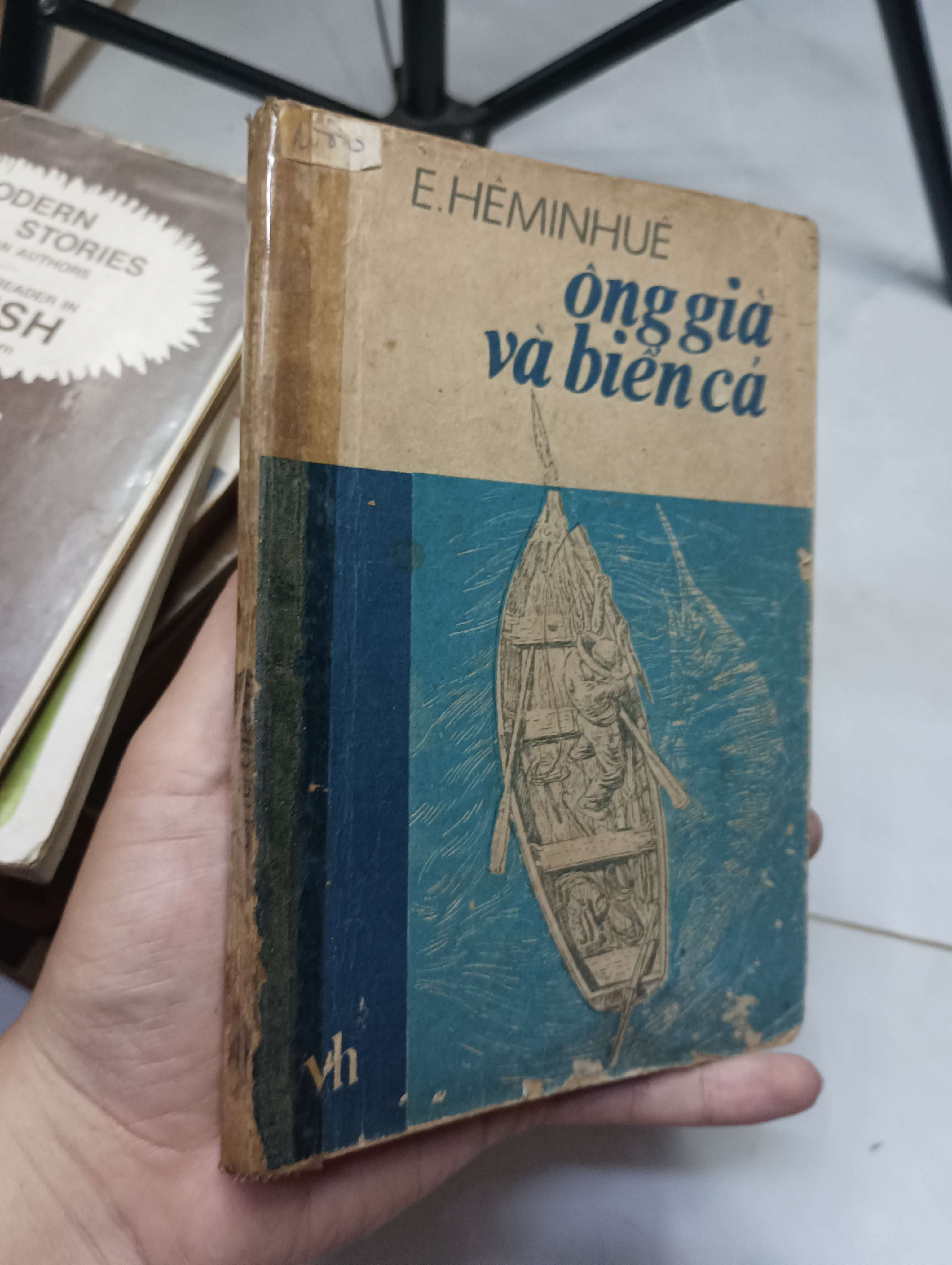 Ông già và biển cả - E. Hêminhuê 1986 70% rách 1 góc bìa trước (Văn học nước ngoài) HLSC