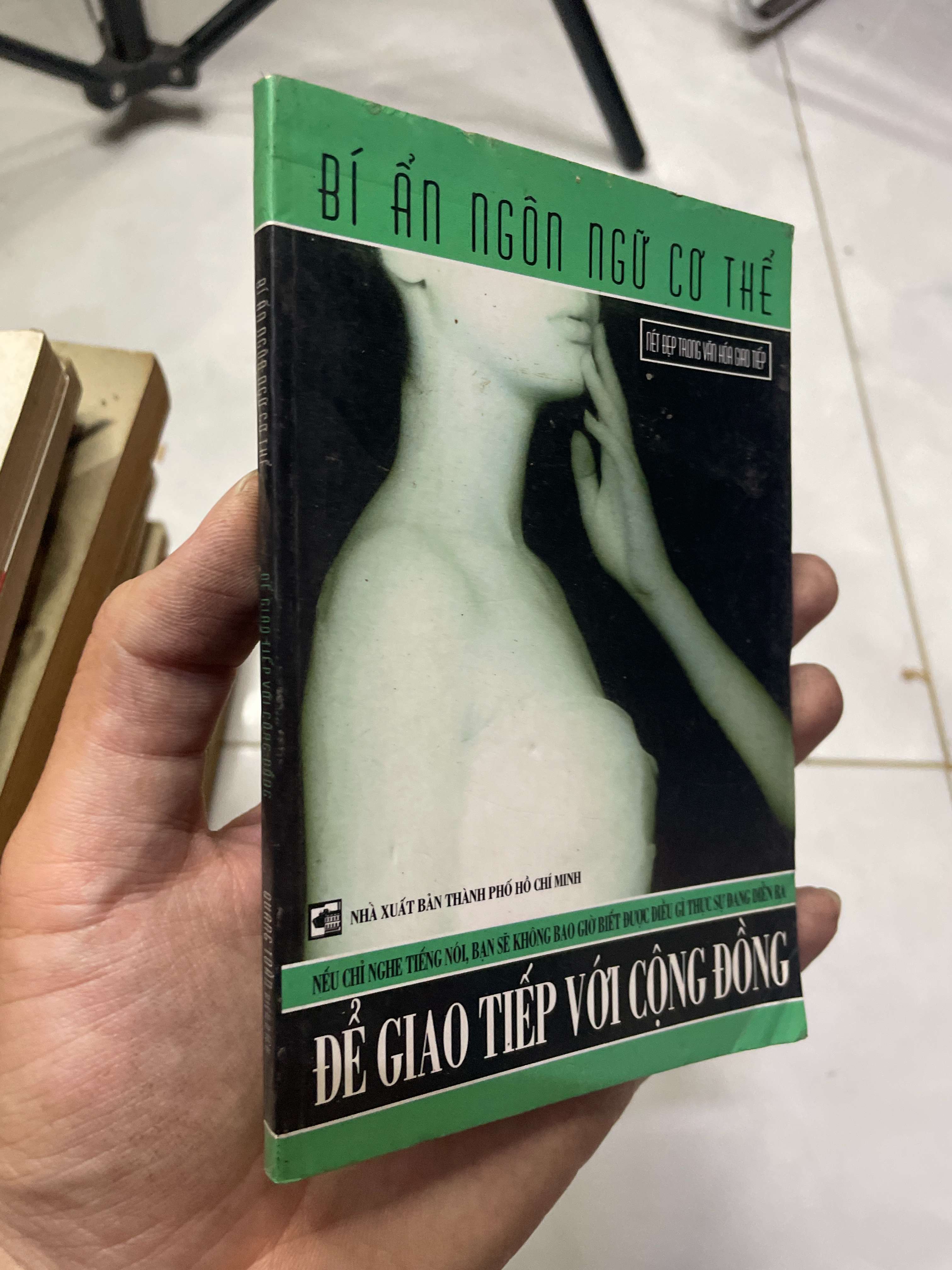 Bí ẩn ngôn ngữ cơ thể - Để giao tiếp với cộng đồng 1999 80% ố (Sách tâm lý học - giới tính) HLSC