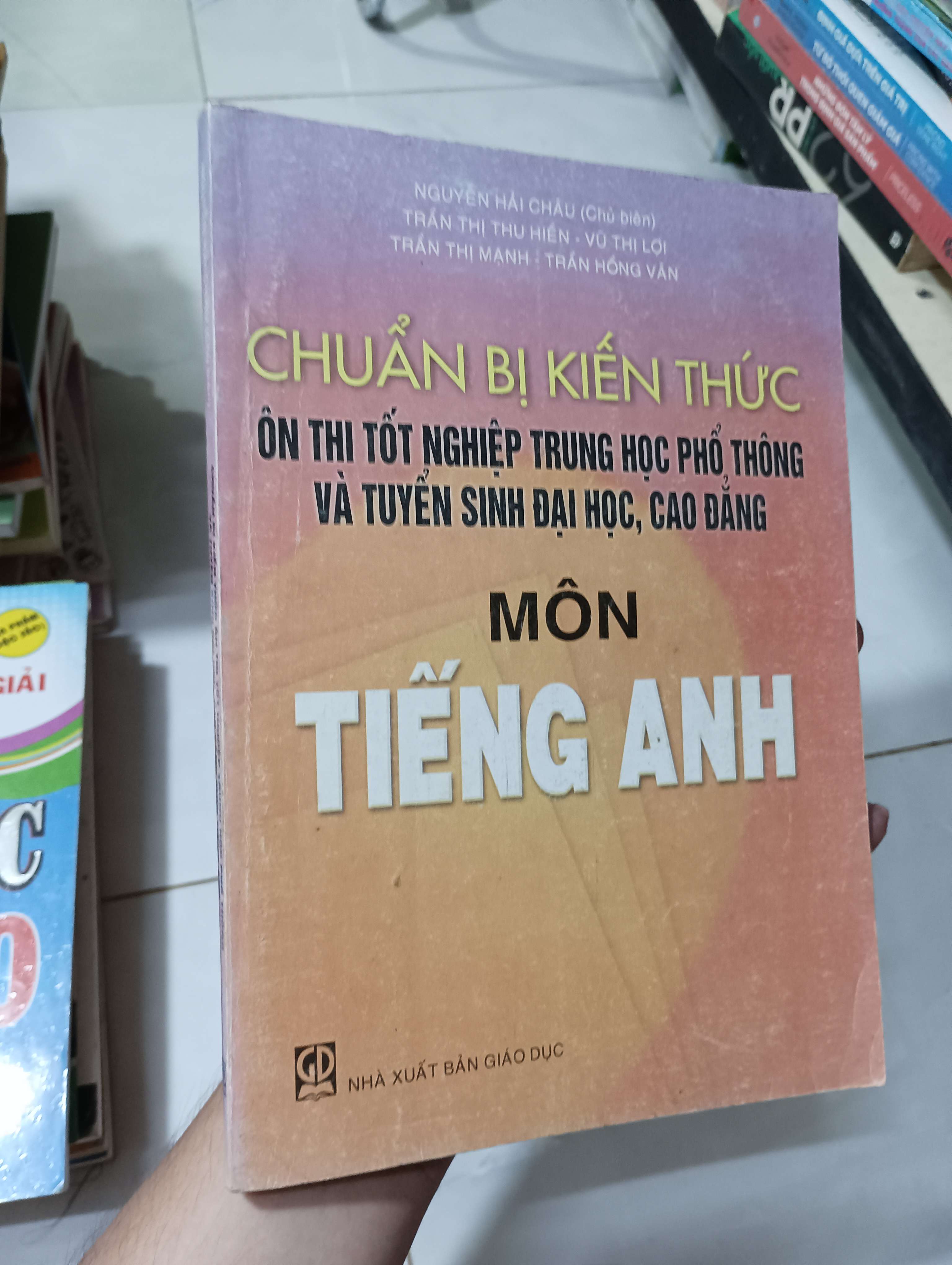Chuẩn bị kiến thức ôn thi tốt nghiệp trung học phổ thông và tuyển sinh đại học, cao đẳng - Môn Tiếng Anh 2008 80% ố (Tham khảo - luyện thi) HLSC