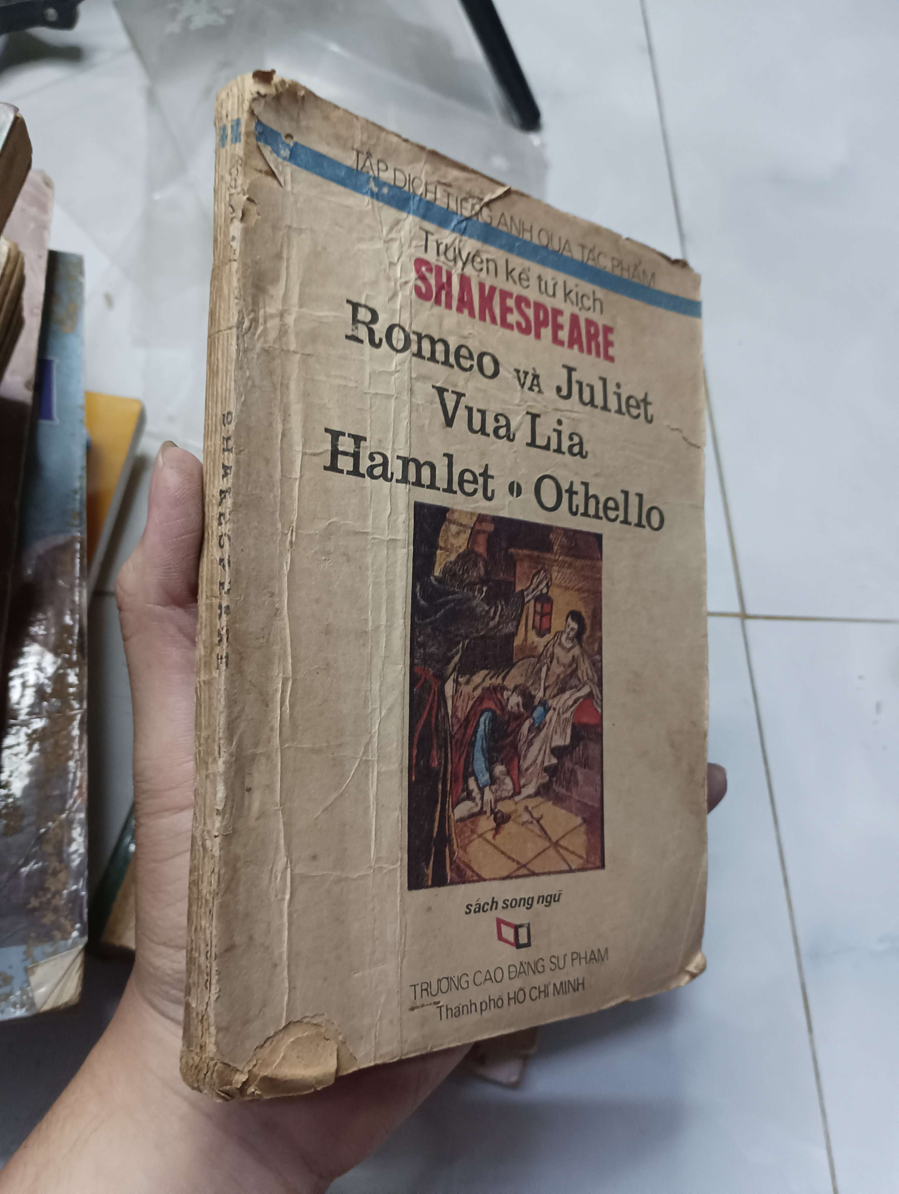 Truyện kể từ kịch Shakespeare (Romeo và Juliet, Vua Lia, Hamlet, Othello) 1986 70% bìa trước rách nhẹ gáy xấu (Văn học nước ngoài) HLSC