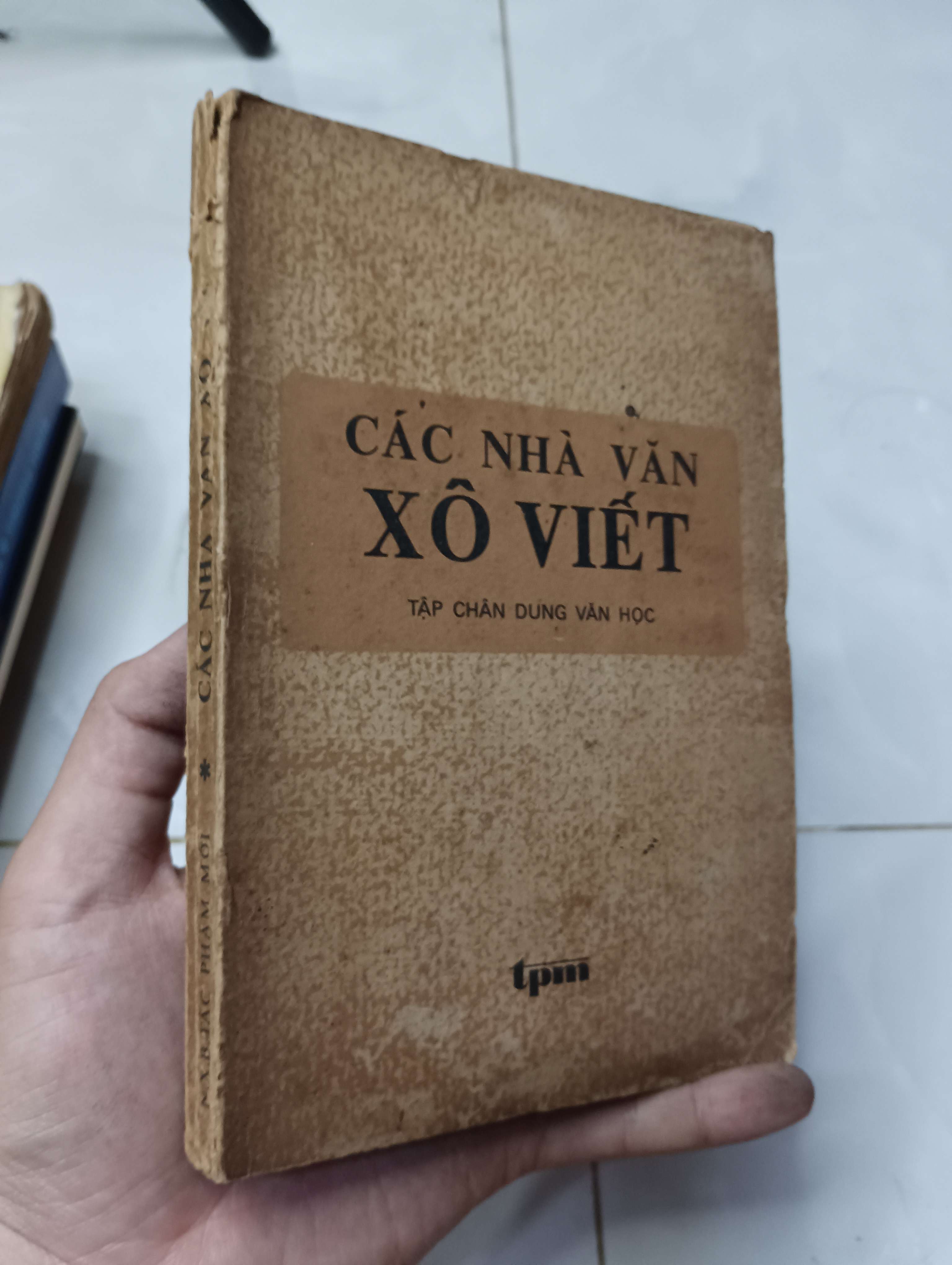 Các nhà văn Xô Viết 1982 70% gáy xấu (Sách văn học) HLSC