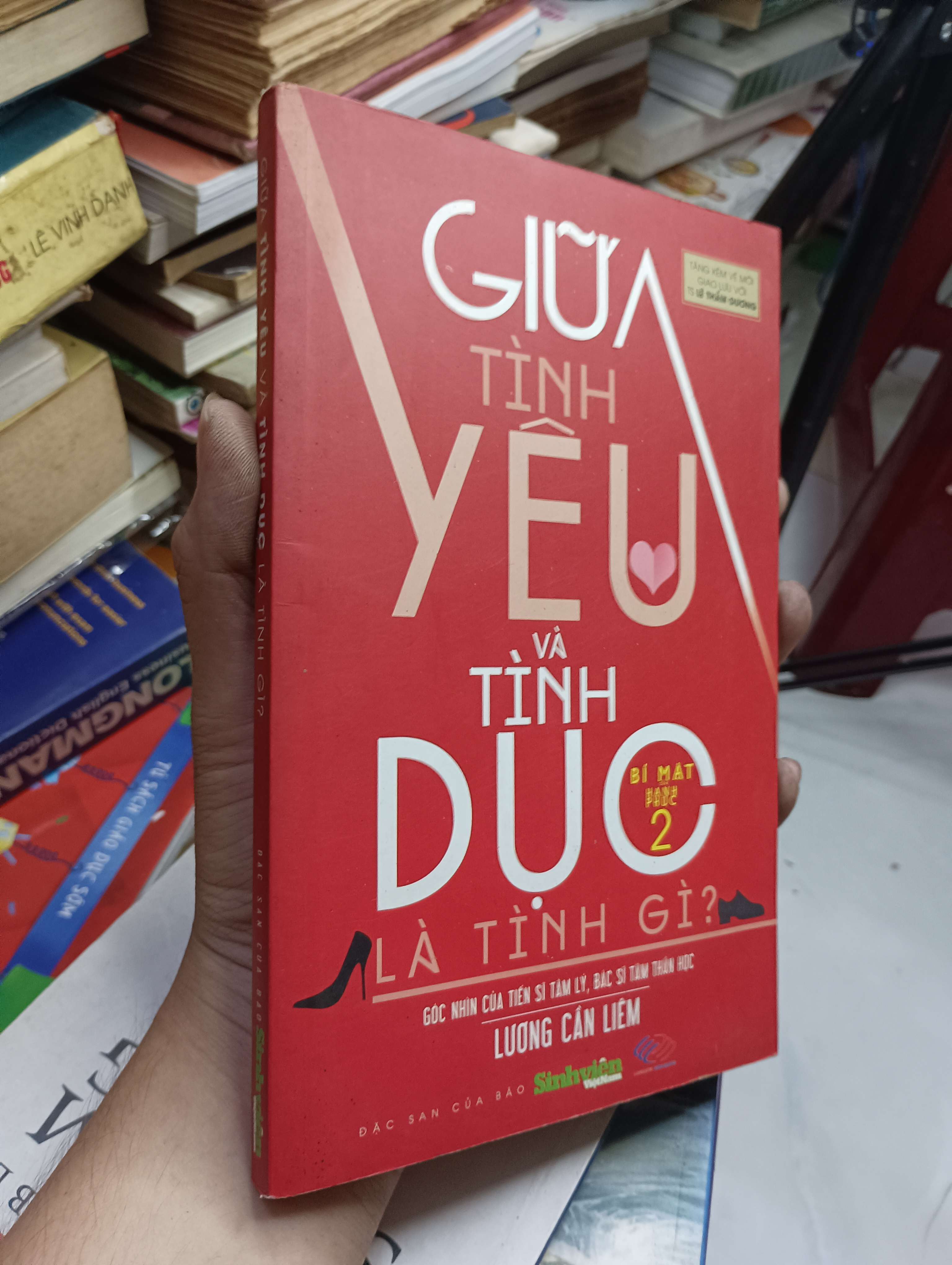 Giữa tình yêu và tình dục là tình gì - Lương Cần Liêm 2015 80% ố (Sách tâm lý học - giới tính) HLSC