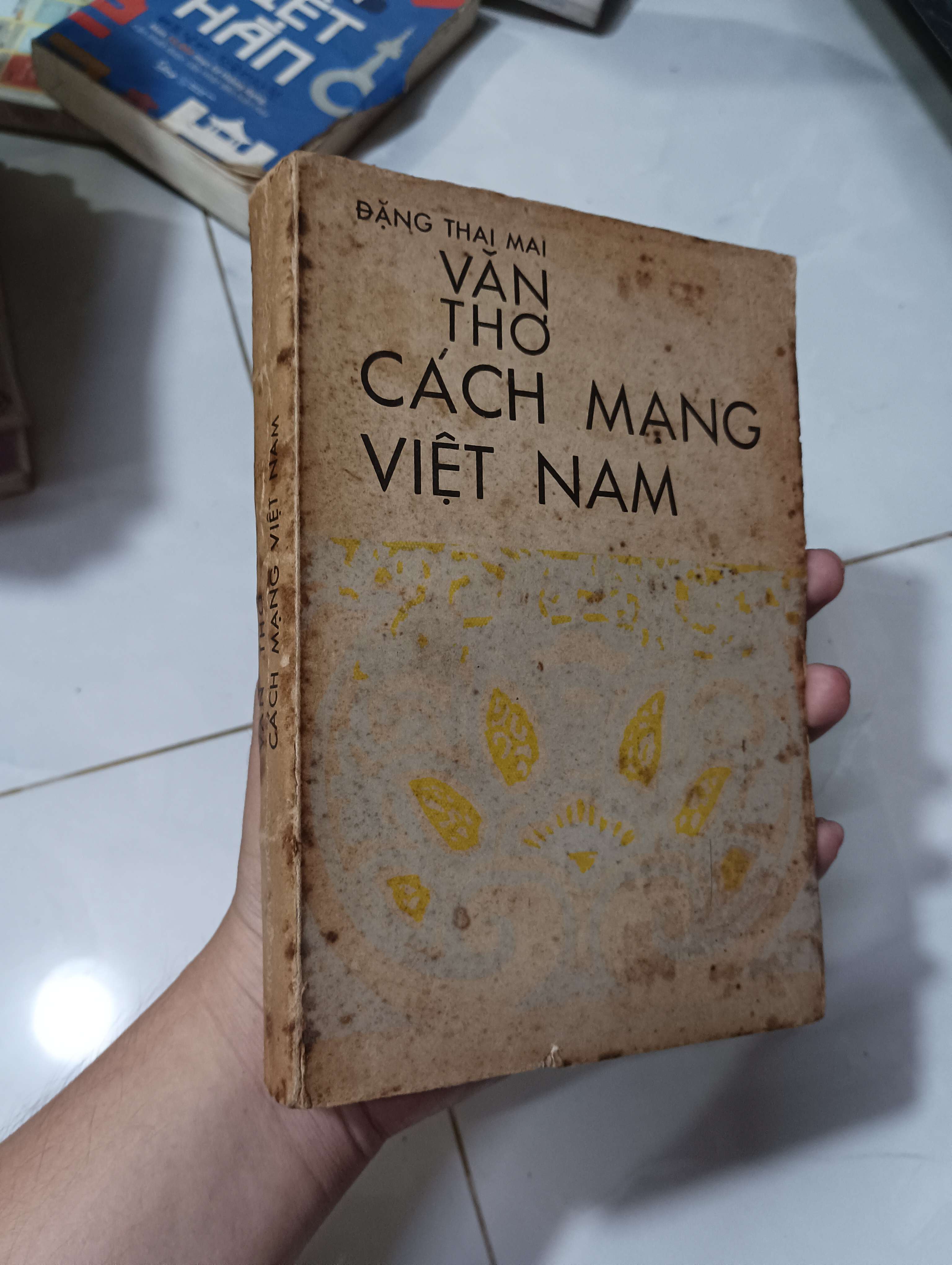 Văn thơ Cách mạng Việt Nam - Đặng Thai Mai 1976 70% bìa xấu (Sách văn học) HLSC