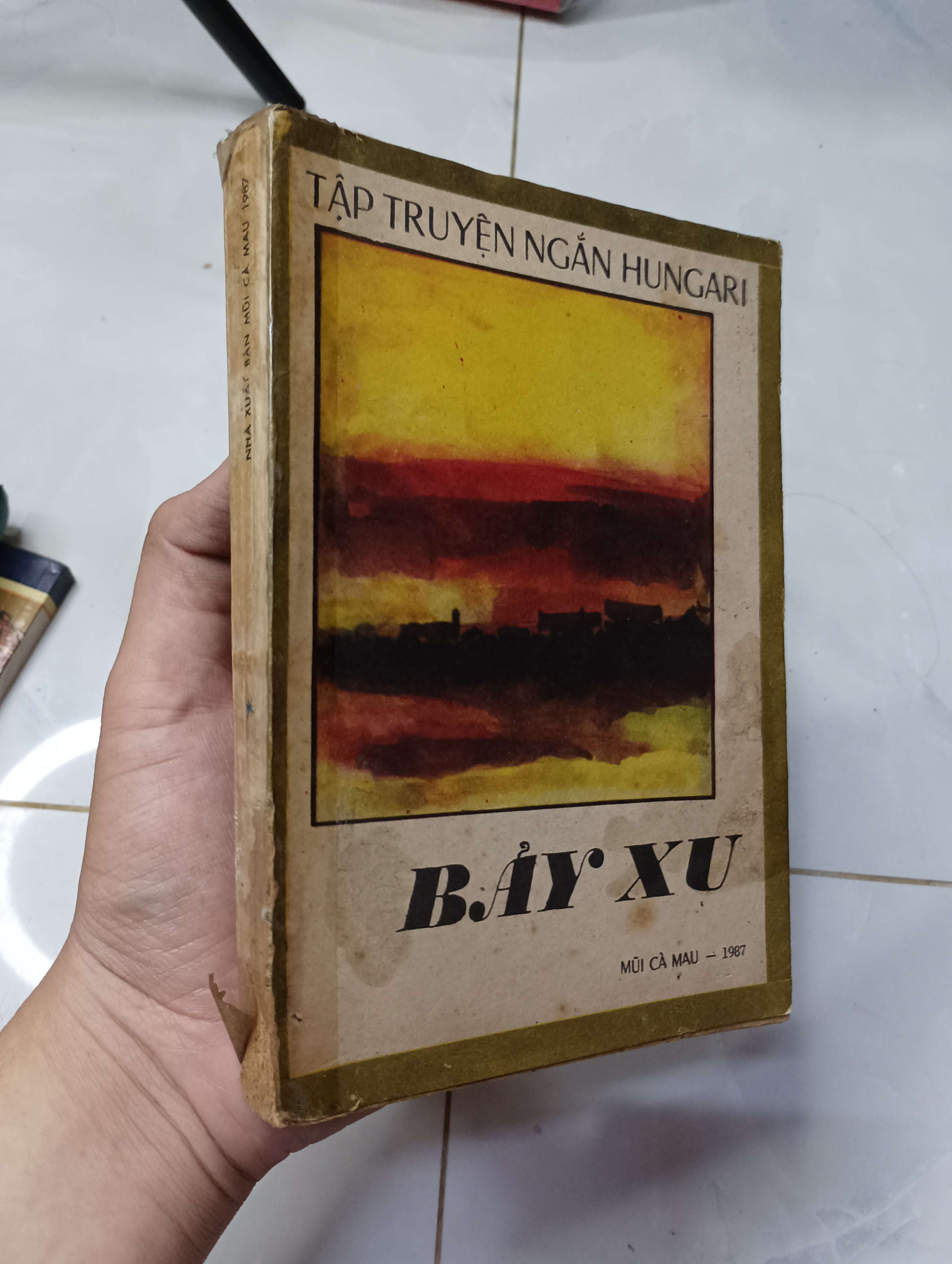 Tập truyện ngắn Hungari - Bảy xu 1987 70% ố gáy bung nhẹ (Văn học nước ngoài) HLSC