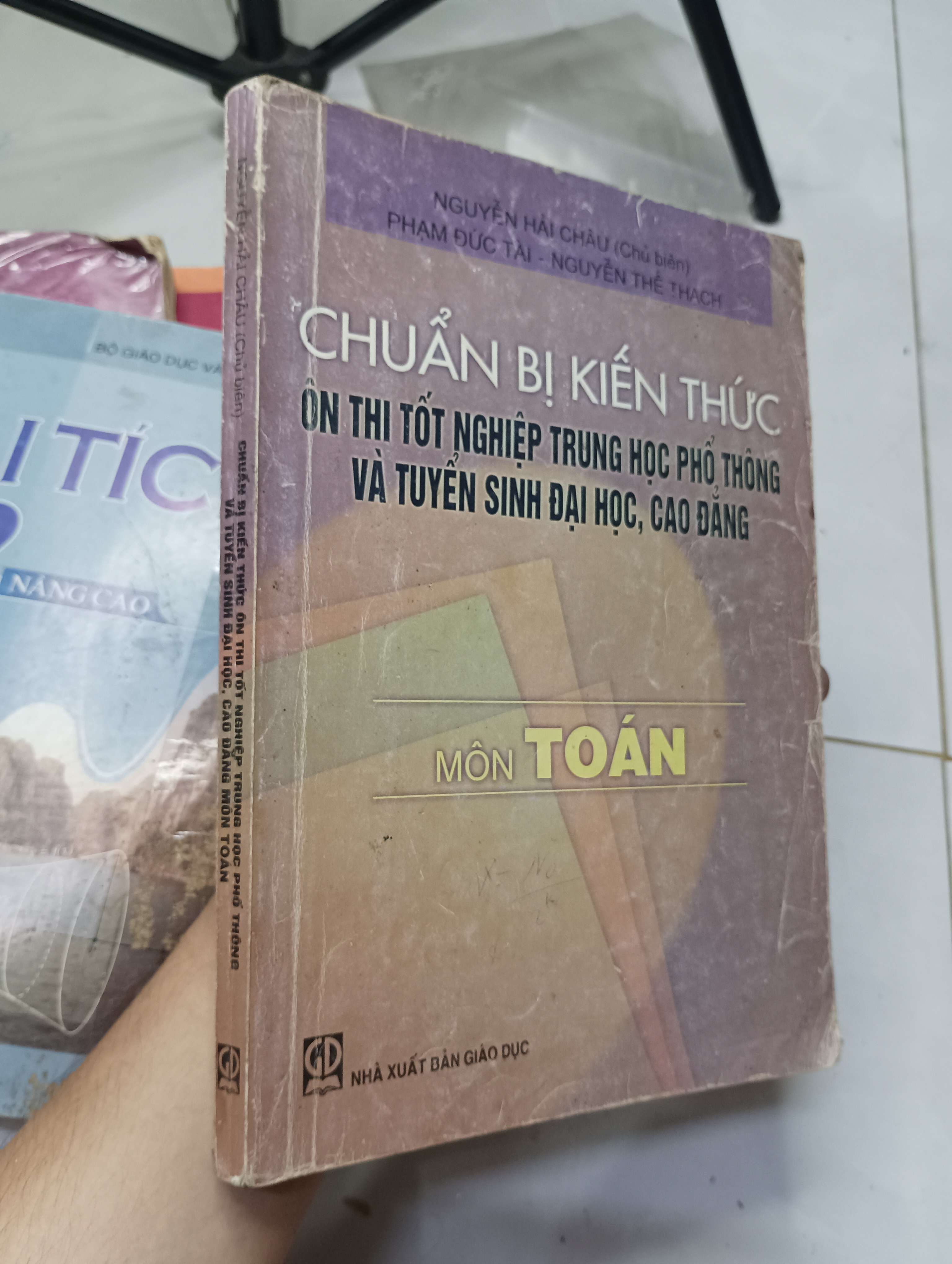 Chuẩn bị kiến thức ôn thi tốt nghiệp trung học phổ thông và tuyển sinh đại học, cao đẳng môn Toán 2007 70% ố bìa hơi xấu (Tham khảo - luyện thi) HLSC