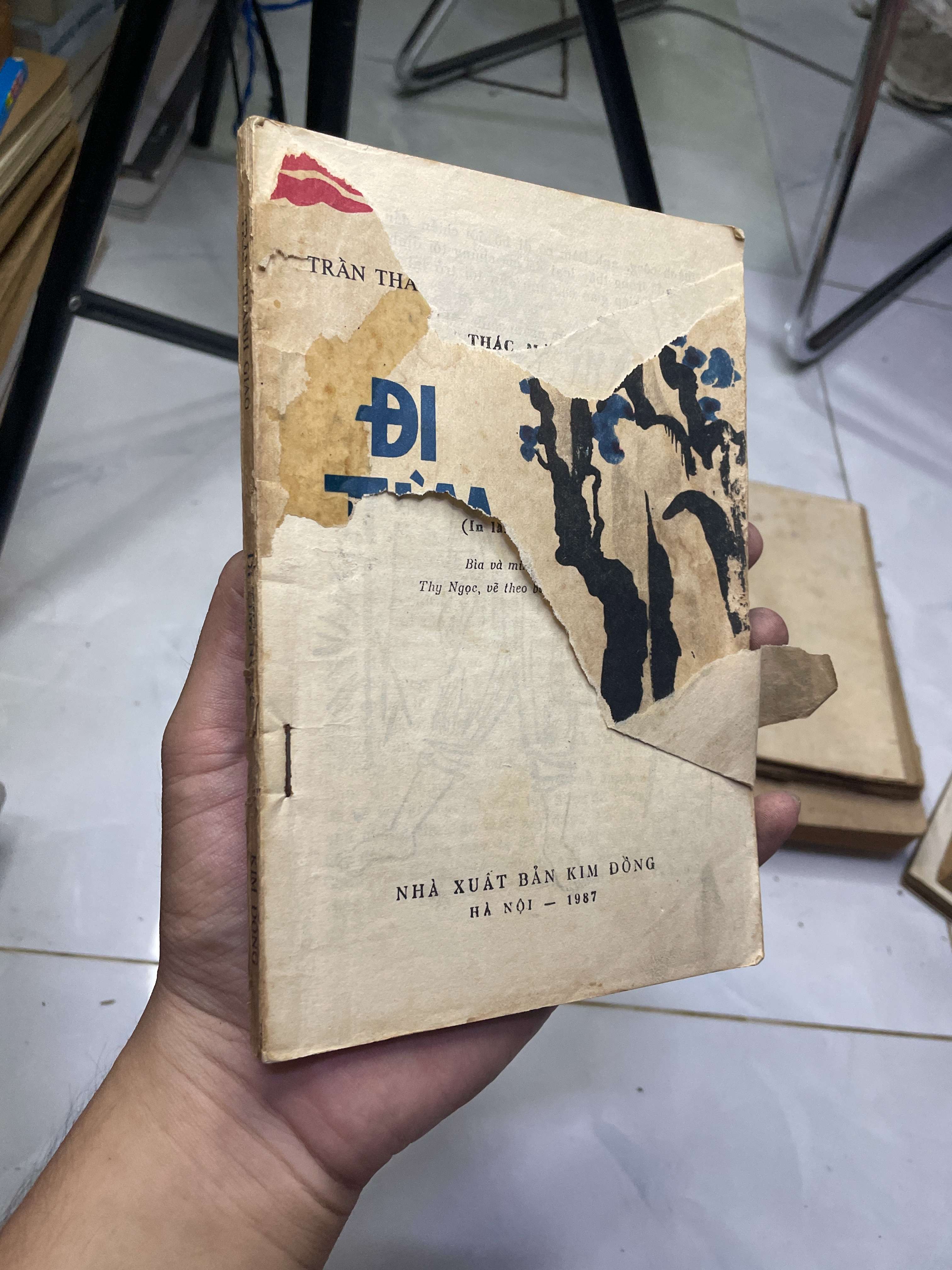 ĐI TÌM NGỌC - TRẦN THANH GIAO 1987 70% mất bìa và trang đầu (Sách văn học) HLSC