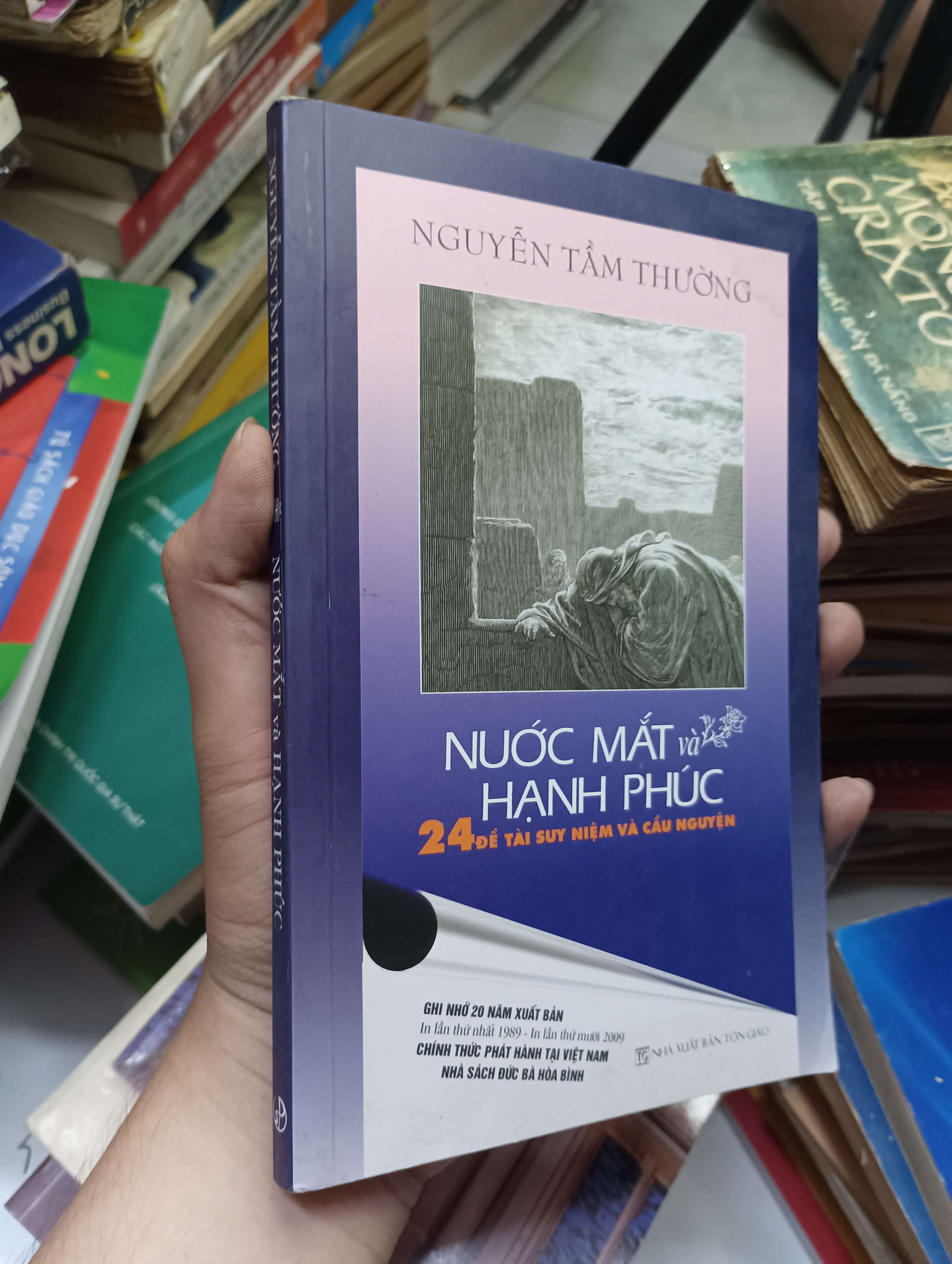 Nước mắt và hạnh phúc - 24 đề tài suy niệm và cầu nguyện 2013 80% ố (Sách tôn giáo - tâm linh) HLSC