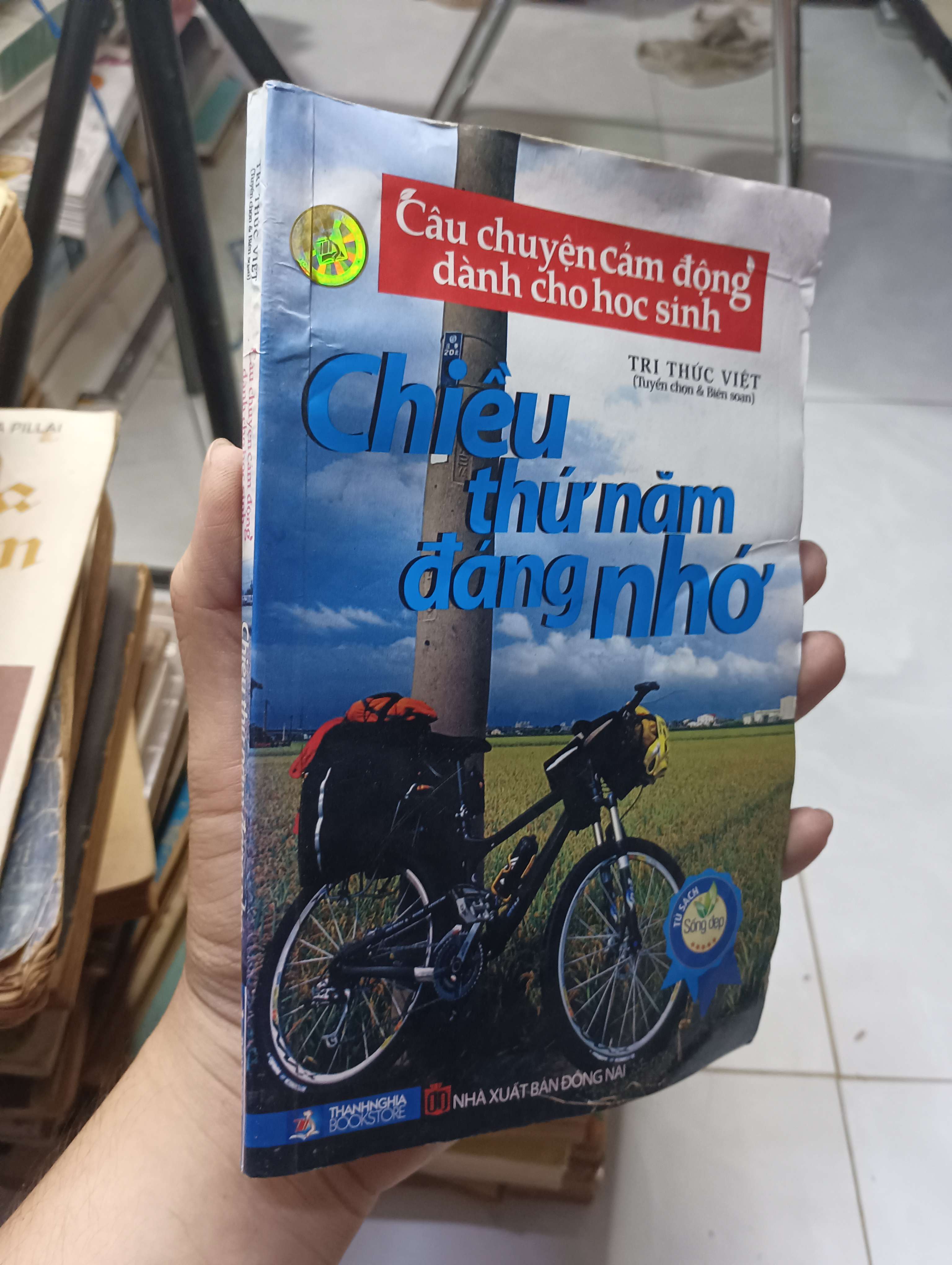 Chiều thứ năm đáng nhớ - Tri Thức Việt 2013 70% ố nhăn (Truyện Ngắn) HLSC