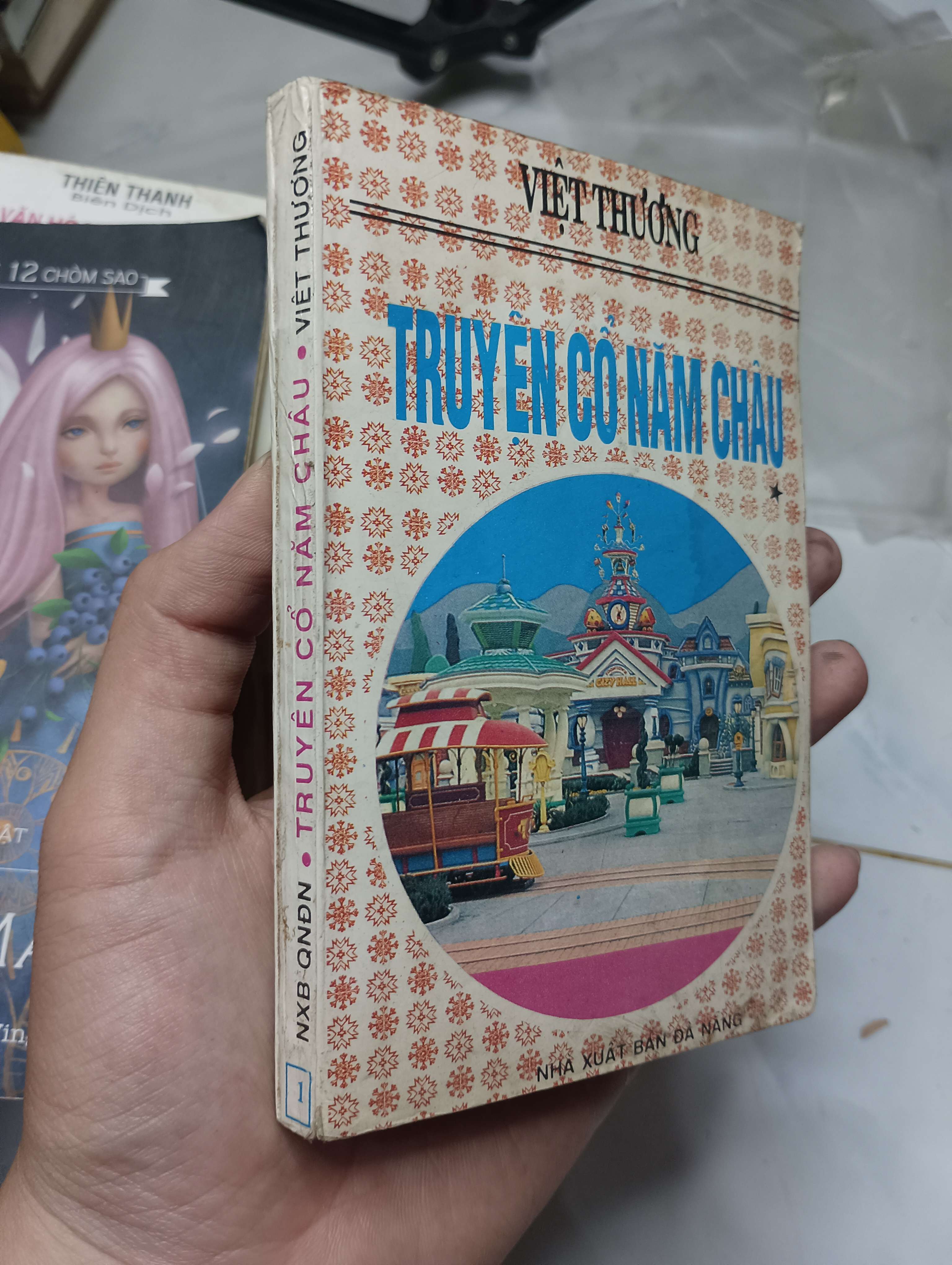 Truyện cổ năm châu - Việt Thường 1994 70% ố (Truyện Ngắn) HLSC