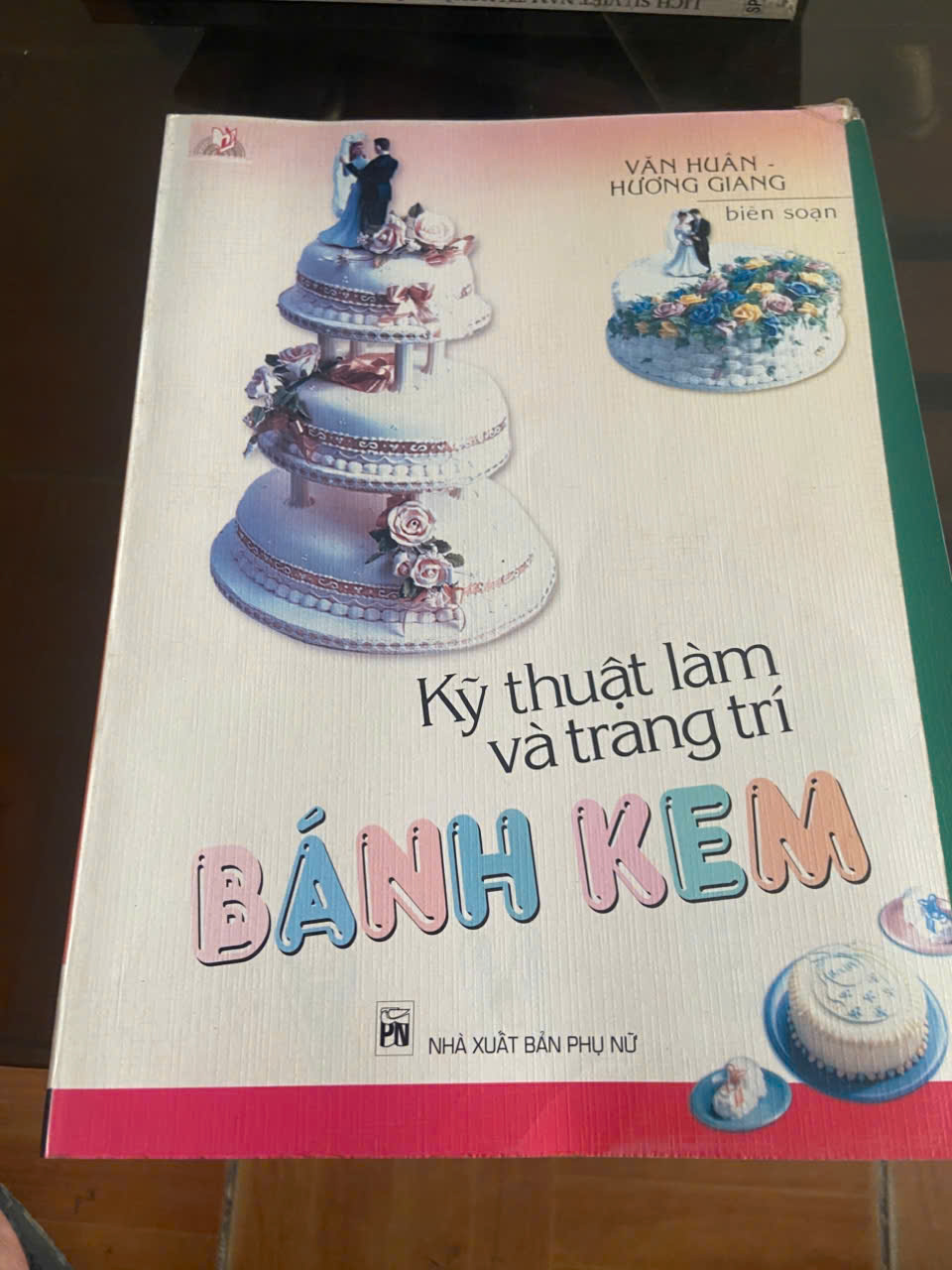 Kỹ thuật làm và trang trí bánh kem Mới 80% (Sách kiến thức tổng hợp) VAVO